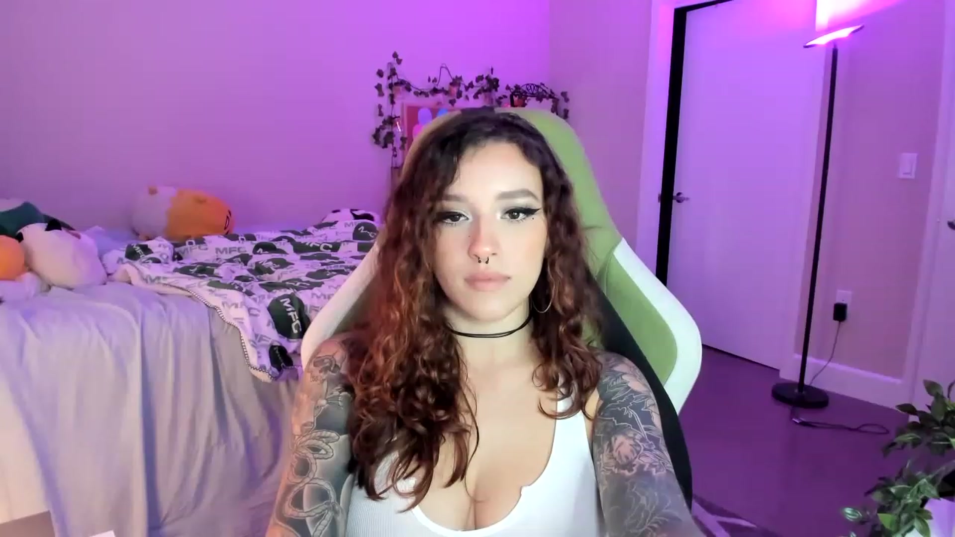 Gallery image thumbnail from GeminiJade69's myfreecams stream on, 06/18/2023, 05:49 image 3 of 20
