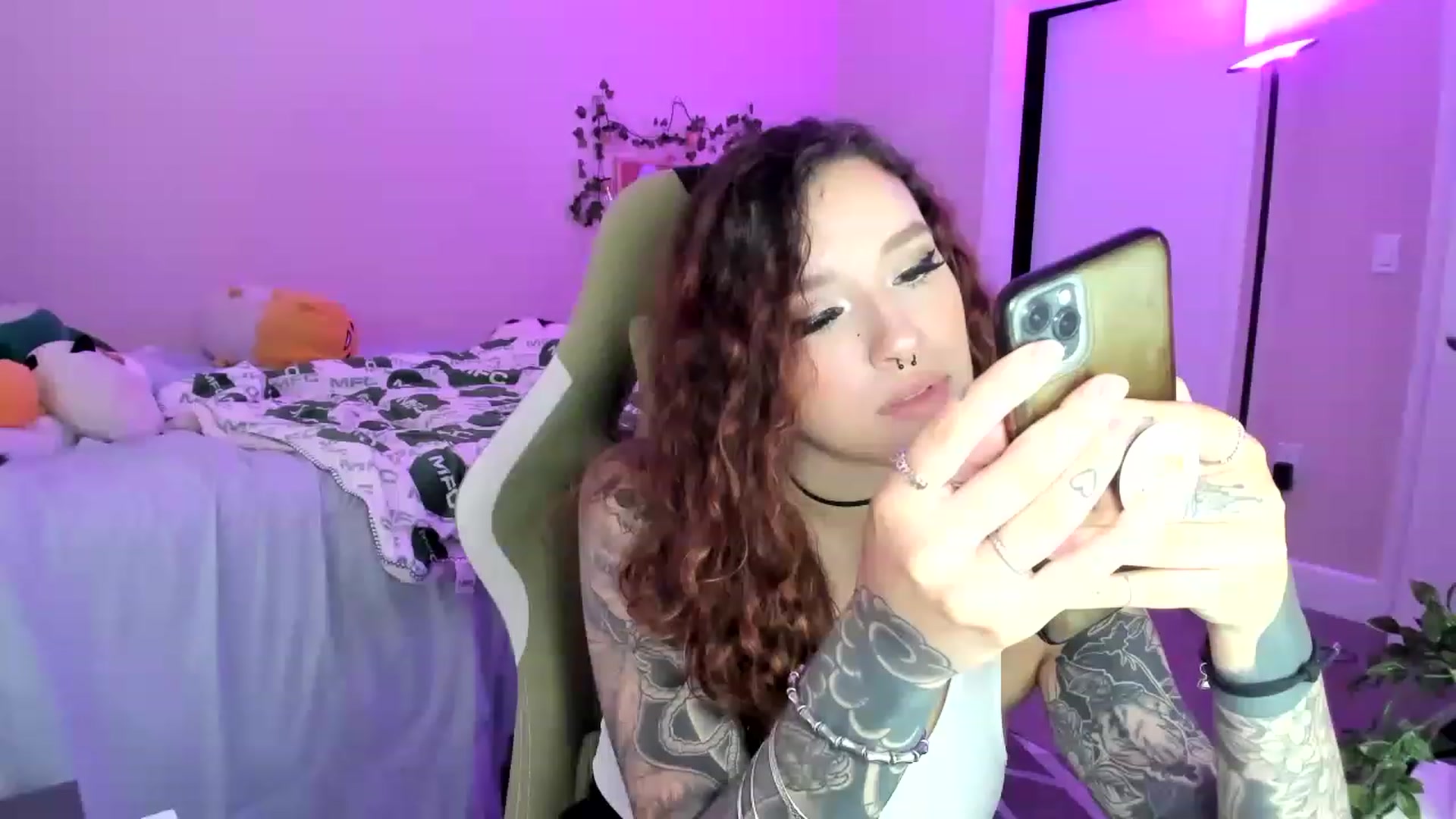 Gallery image thumbnail from GeminiJade69's myfreecams stream on, 06/18/2023, 05:49 image 2 of 20