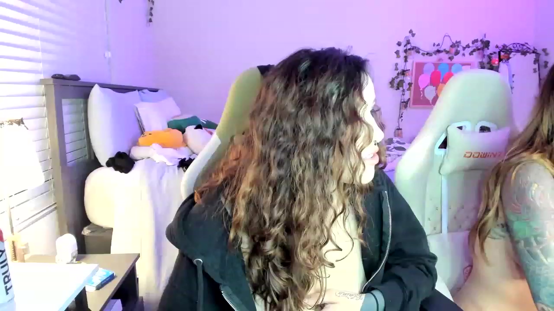 Gallery image thumbnail from GeminiJade69's myfreecams stream on, 06/18/2023, 07:34 image 1 of 20