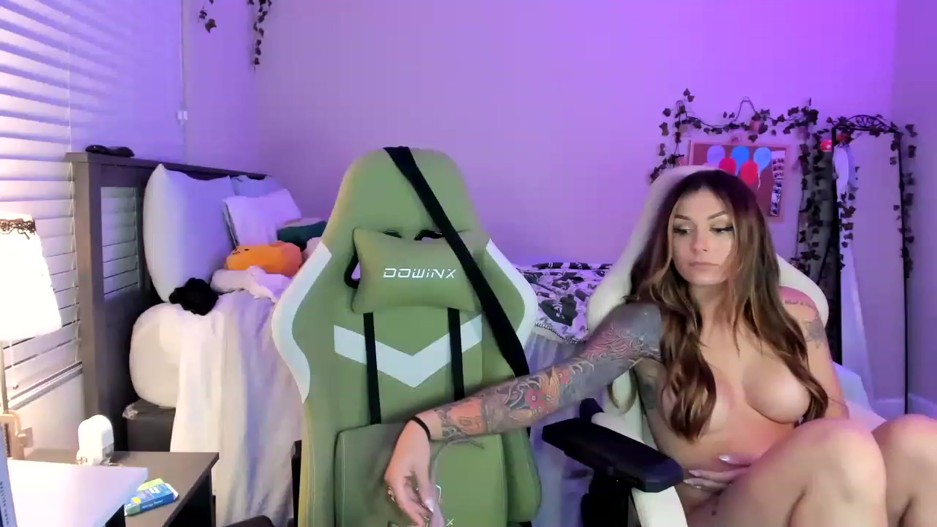 Gallery image thumbnail from GeminiJade69's myfreecams stream on, 06/18/2023, 07:34 image 17 of 20