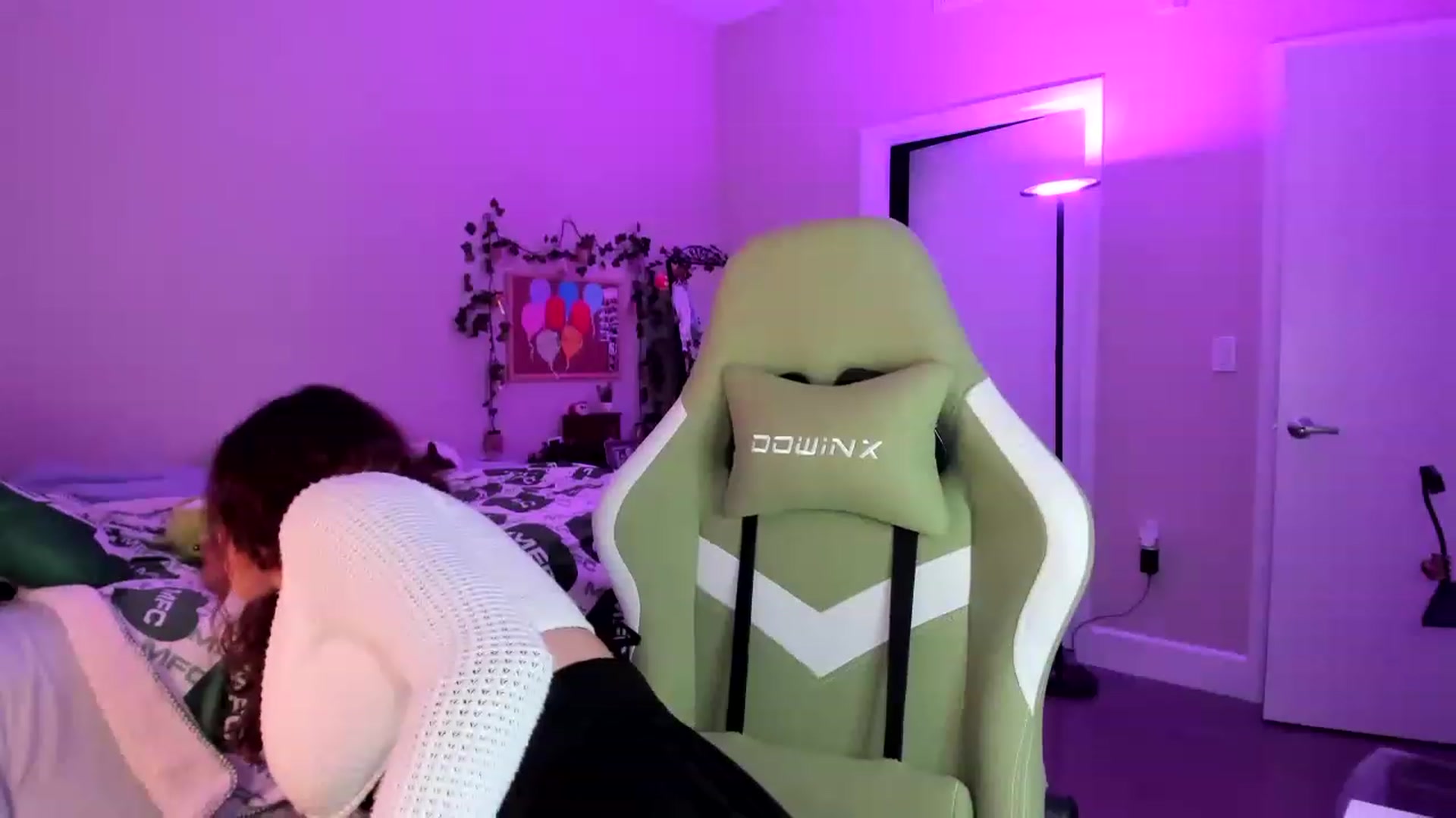 Gallery image thumbnail from GeminiJade69's myfreecams stream on, 06/23/2023, 07:05 image 2 of 20