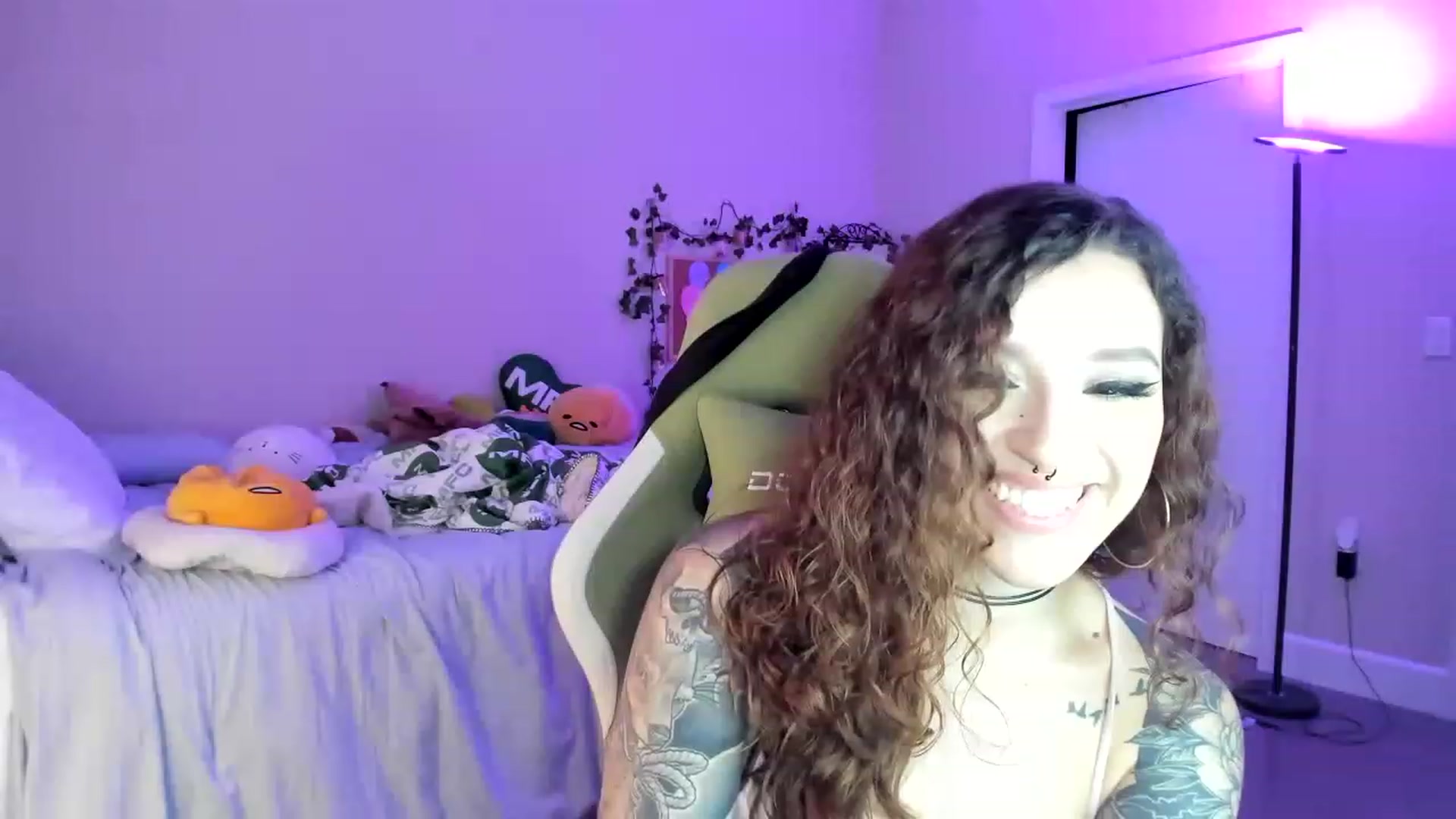 Gallery image thumbnail from GeminiJade69's myfreecams stream on, 06/29/2023, 06:07 image 4 of 20