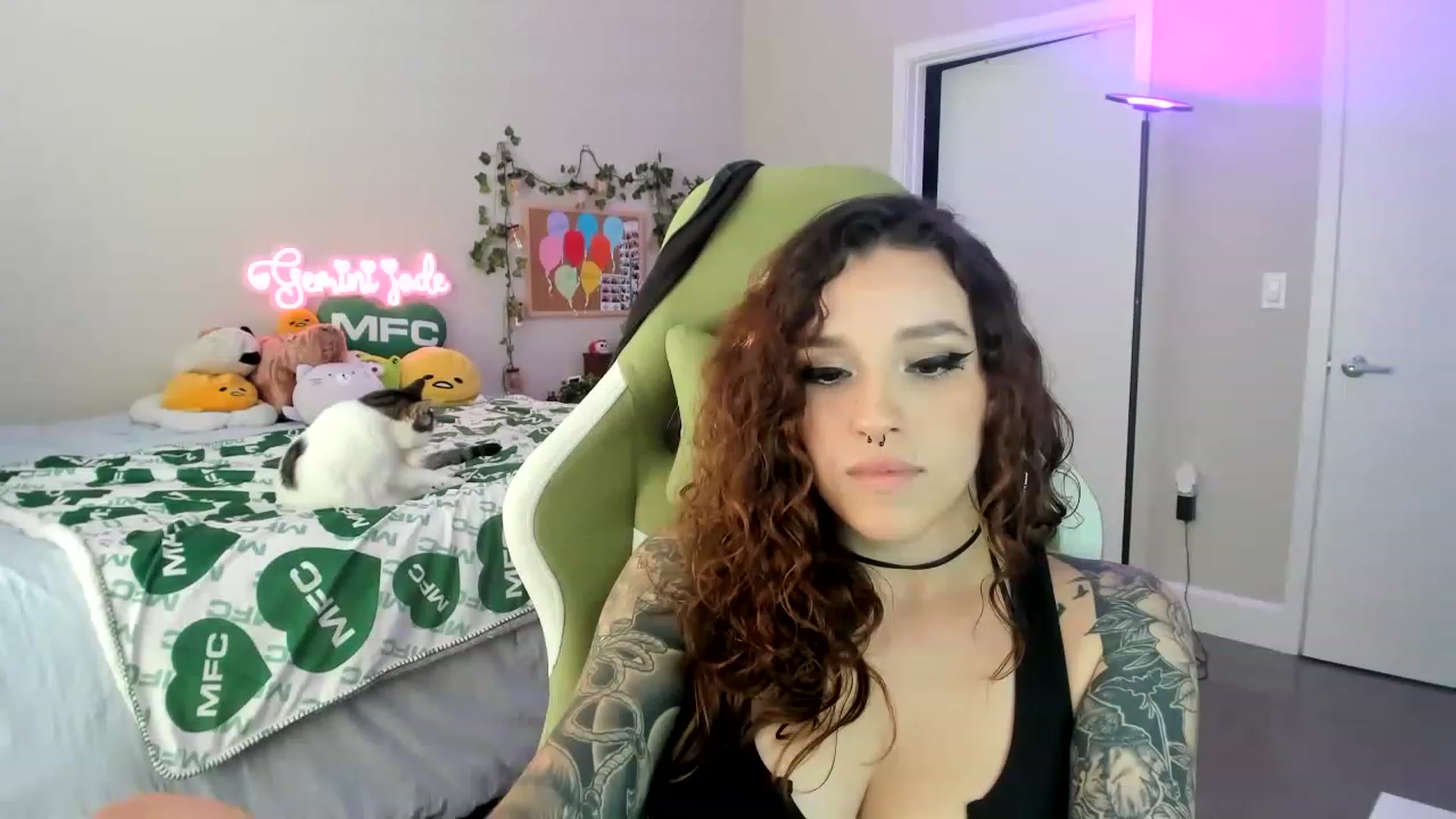 Gallery image thumbnail from GeminiJade69's myfreecams stream on, 07/01/2023, 02:30 image 7 of 20