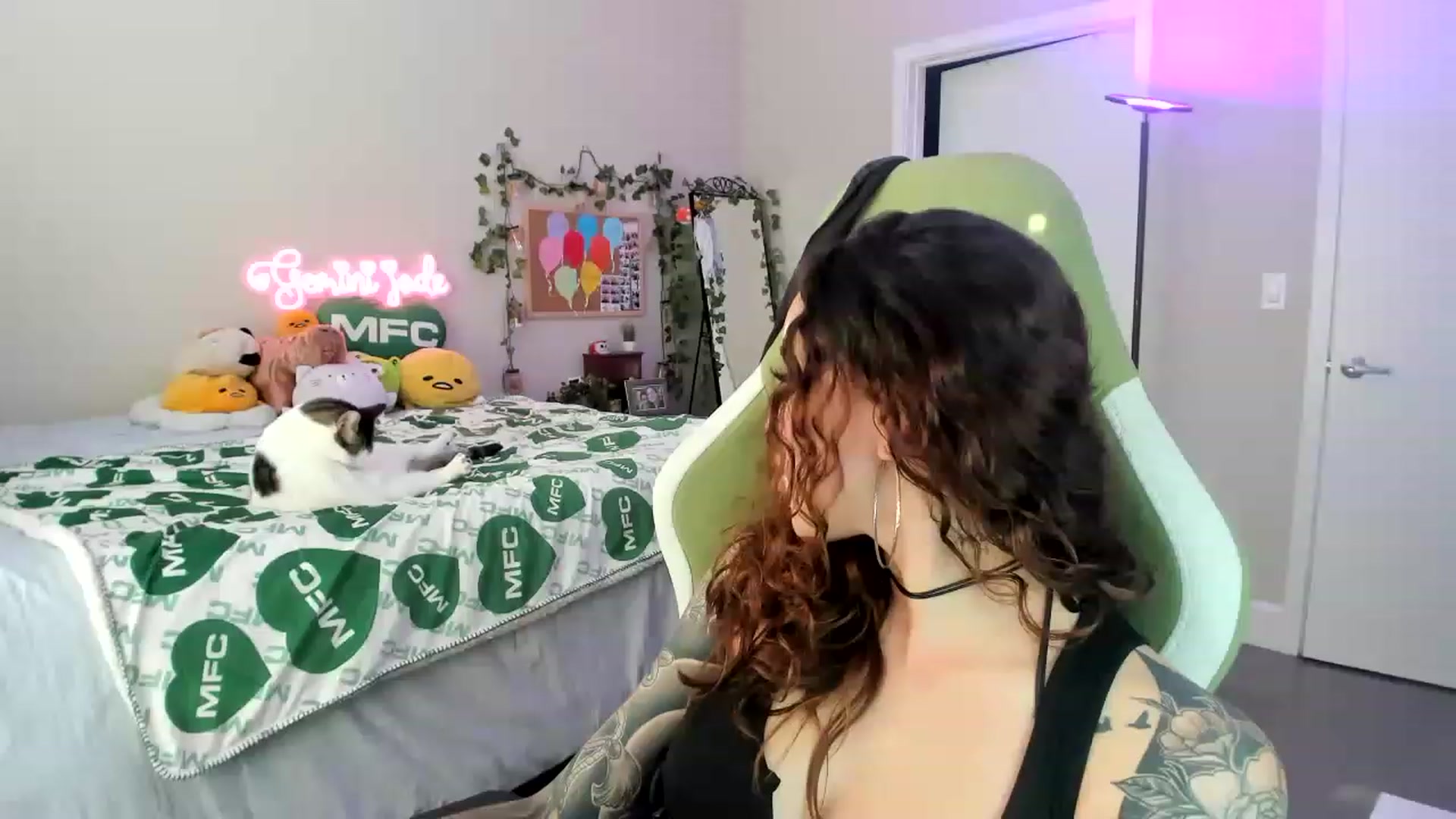 Gallery image thumbnail from GeminiJade69's myfreecams stream on, 07/01/2023, 02:30 image 8 of 20