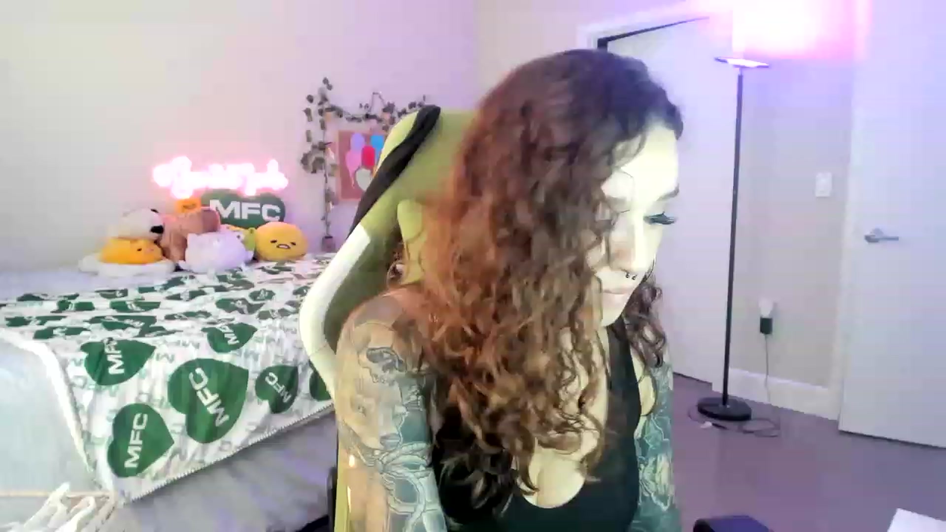 Gallery image thumbnail from GeminiJade69's myfreecams stream on, 07/01/2023, 02:30 image 17 of 20