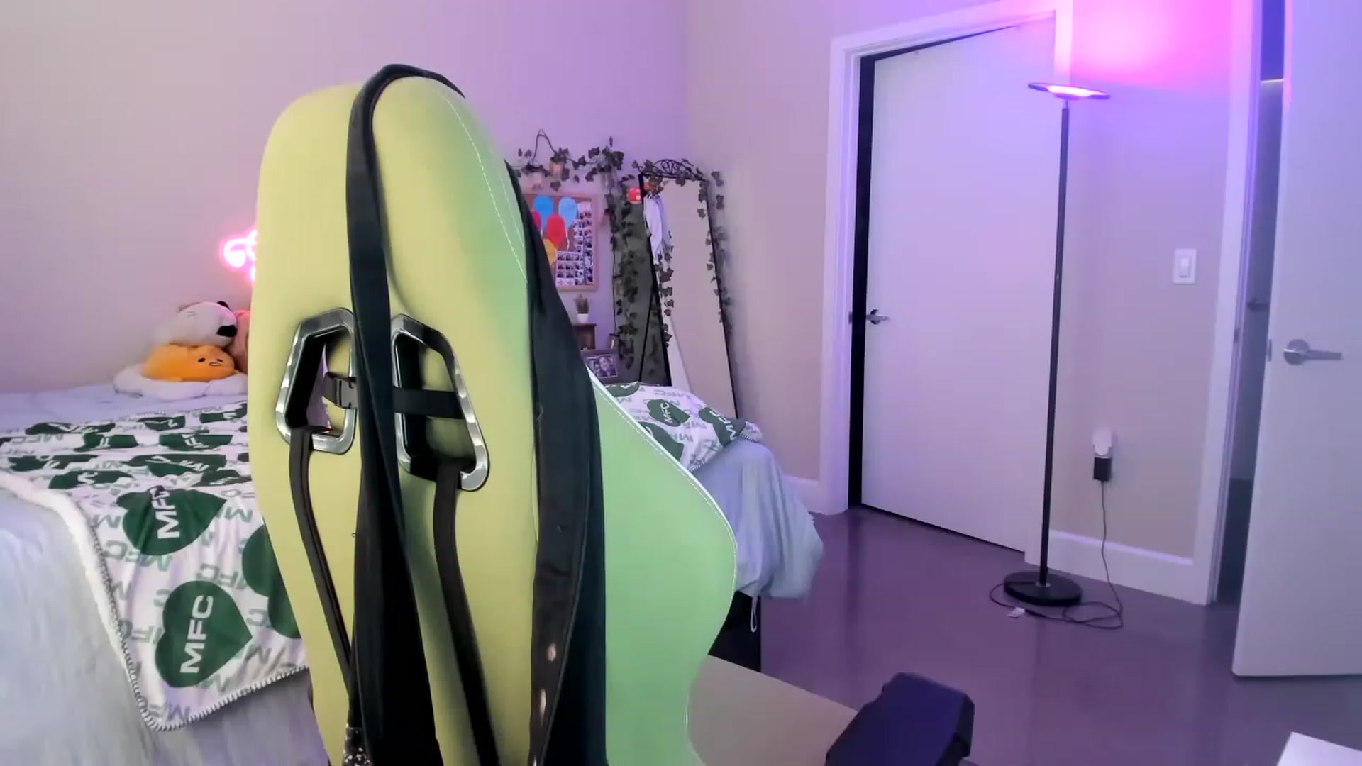 Gallery image thumbnail from GeminiJade69's myfreecams stream on, 07/01/2023, 02:30 image 18 of 20