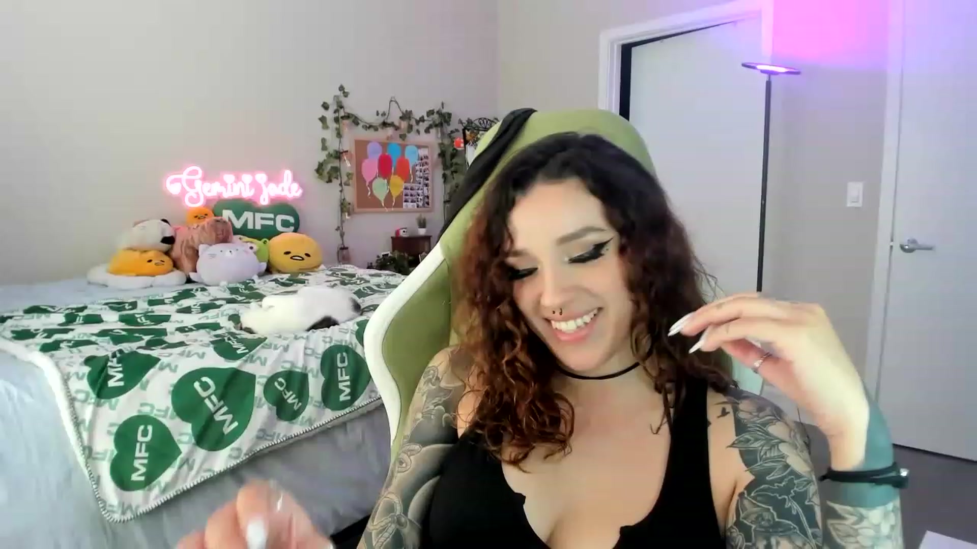 Gallery image thumbnail from GeminiJade69's myfreecams stream on, 07/01/2023, 02:30 image 3 of 20