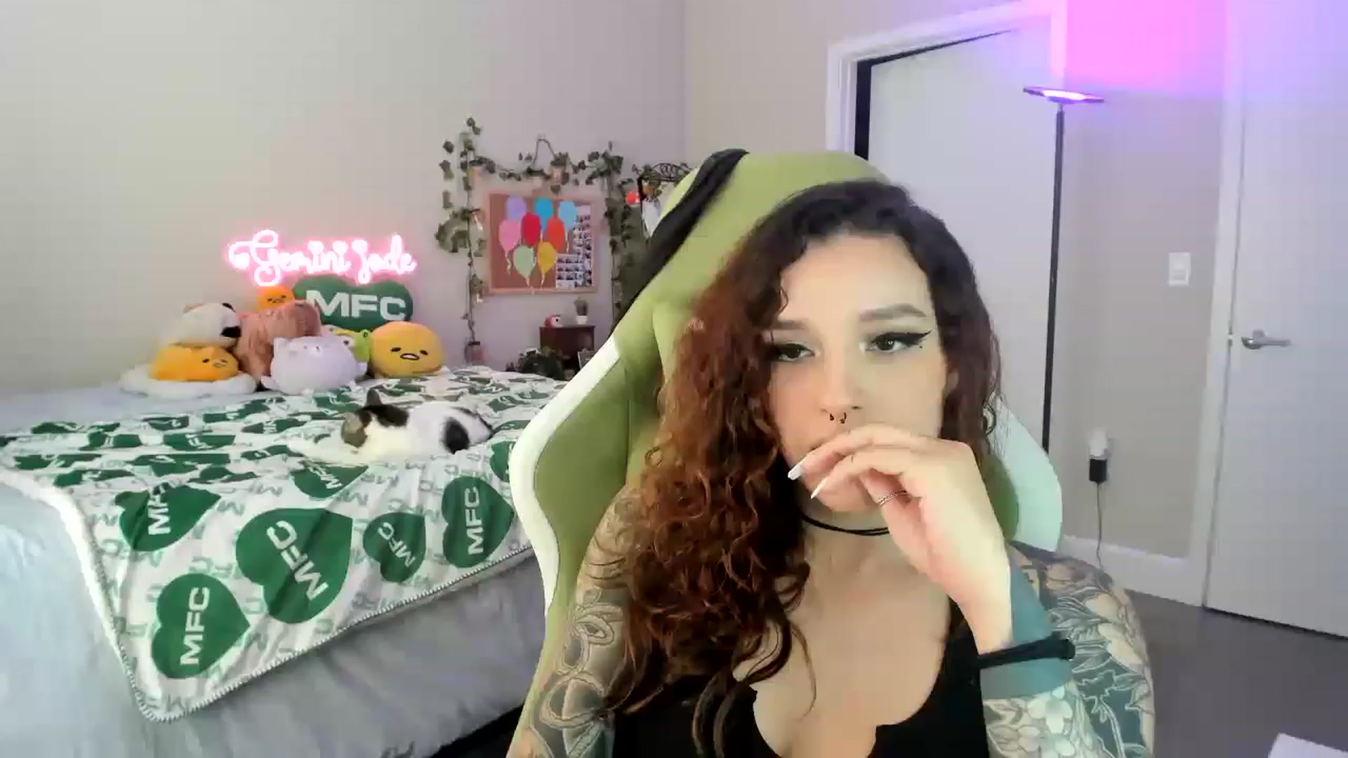Gallery image thumbnail from GeminiJade69's myfreecams stream on, 07/01/2023, 02:30 image 6 of 20