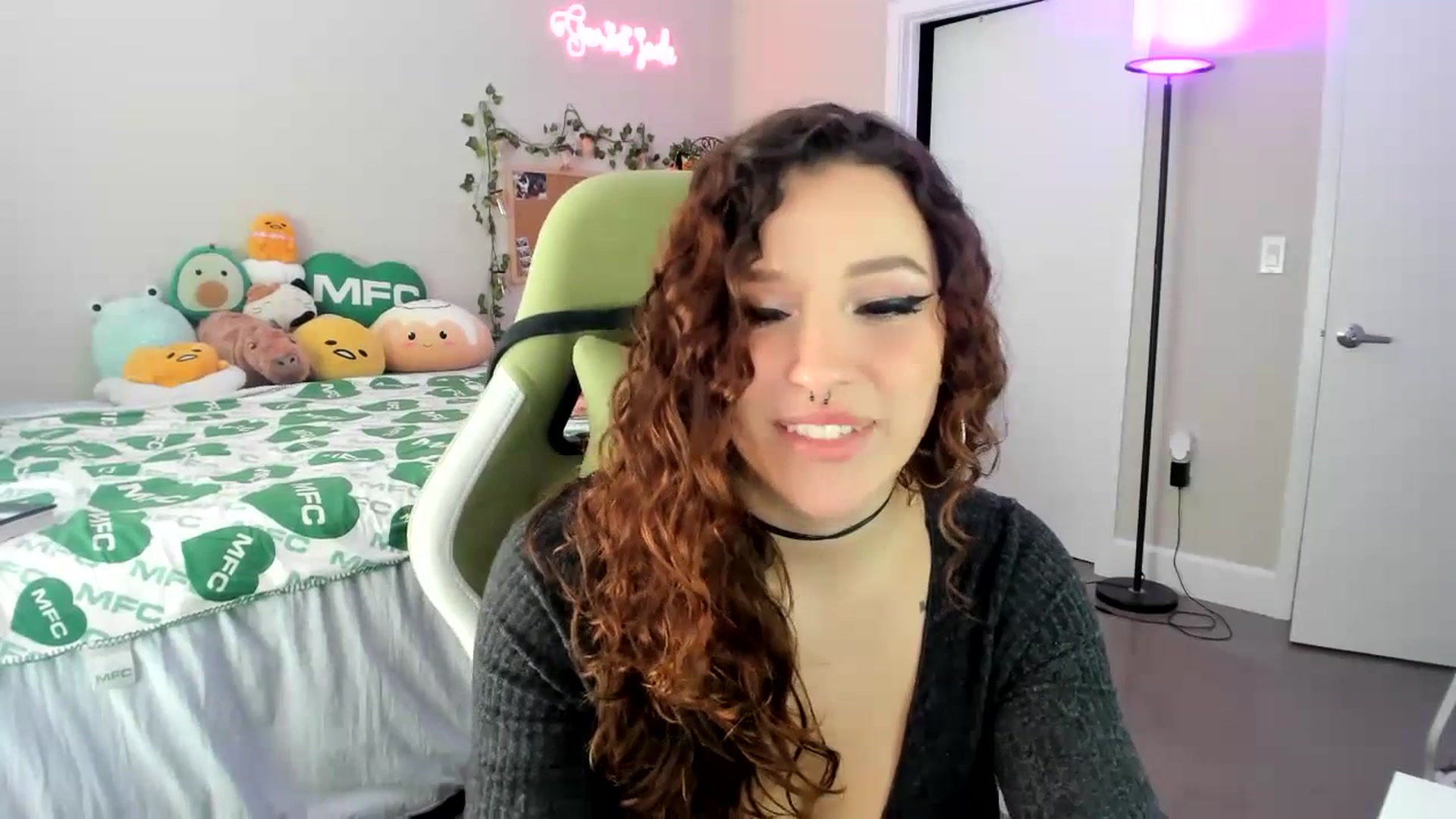 Gallery image thumbnail from GeminiJade69's myfreecams stream on, 07/13/2023, 01:21 image 6 of 20