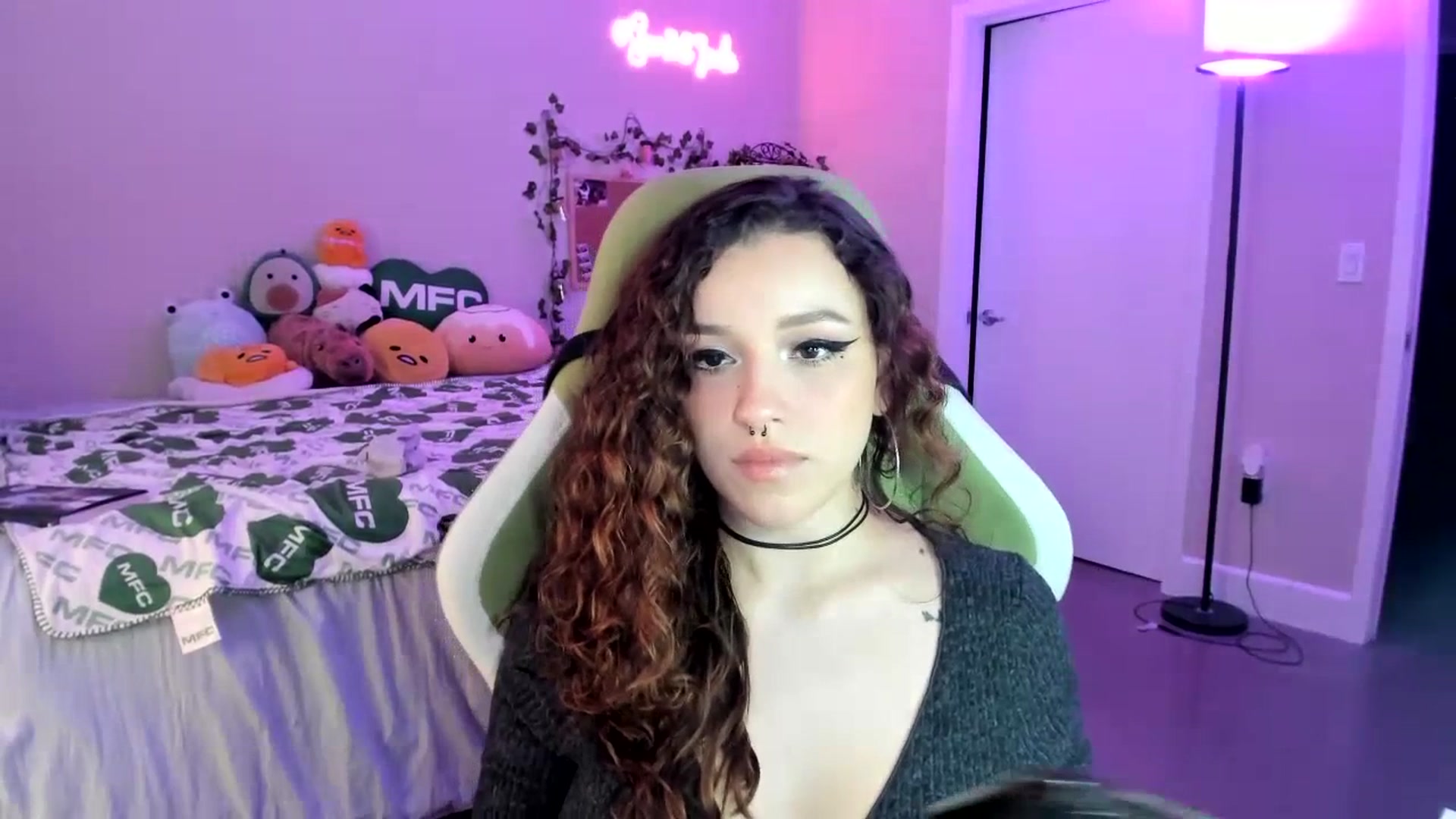 Gallery image thumbnail from GeminiJade69's myfreecams stream on, 07/13/2023, 03:15 image 10 of 20