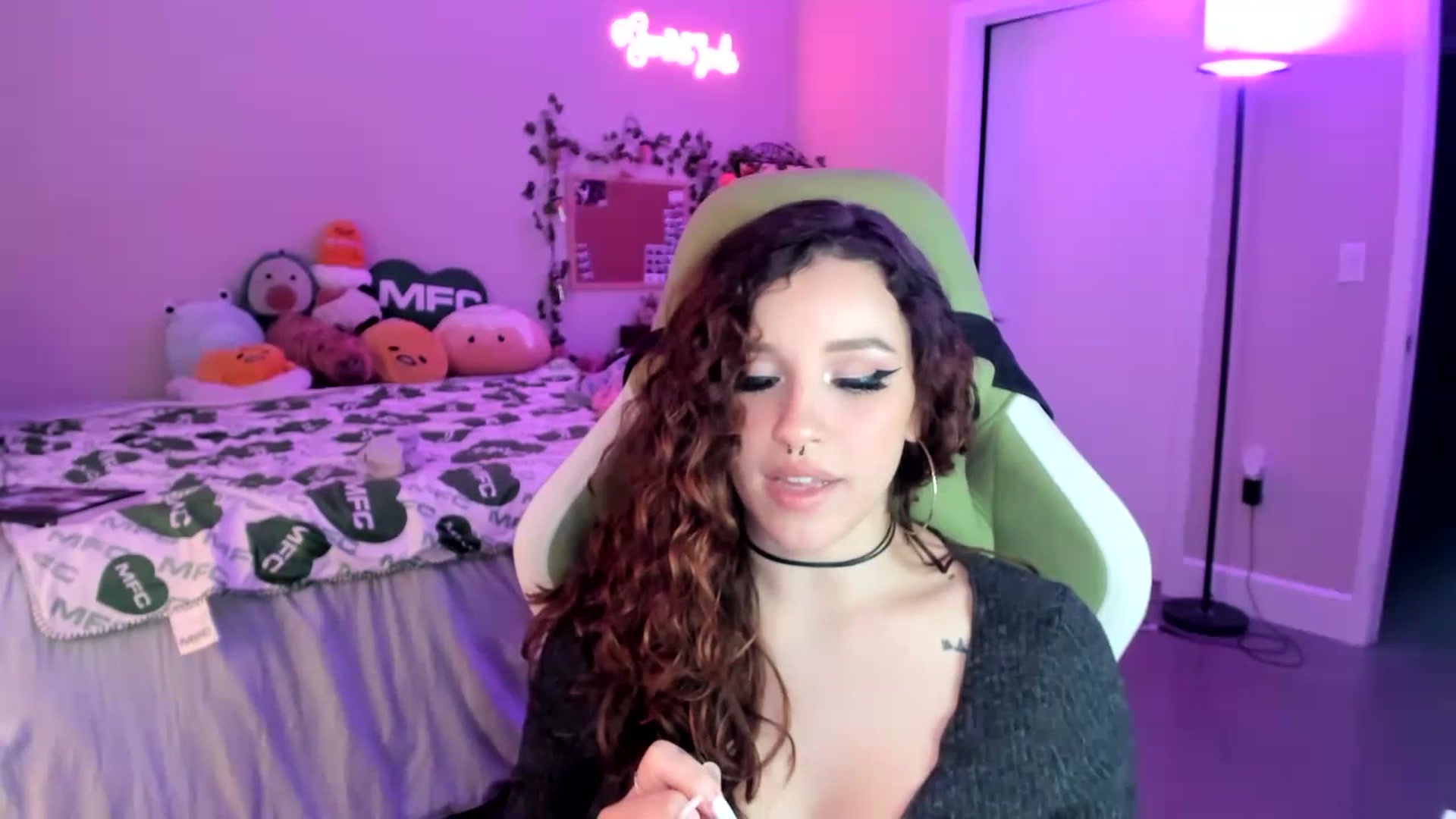 Gallery image thumbnail from GeminiJade69's myfreecams stream on, 07/13/2023, 03:15 image 16 of 20