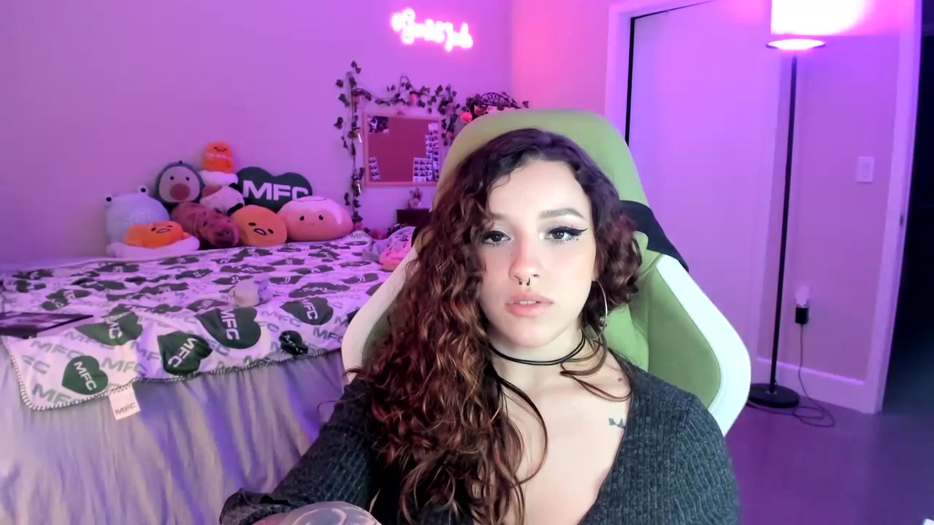 Gallery image thumbnail from GeminiJade69's myfreecams stream on, 07/13/2023, 03:15 image 17 of 20