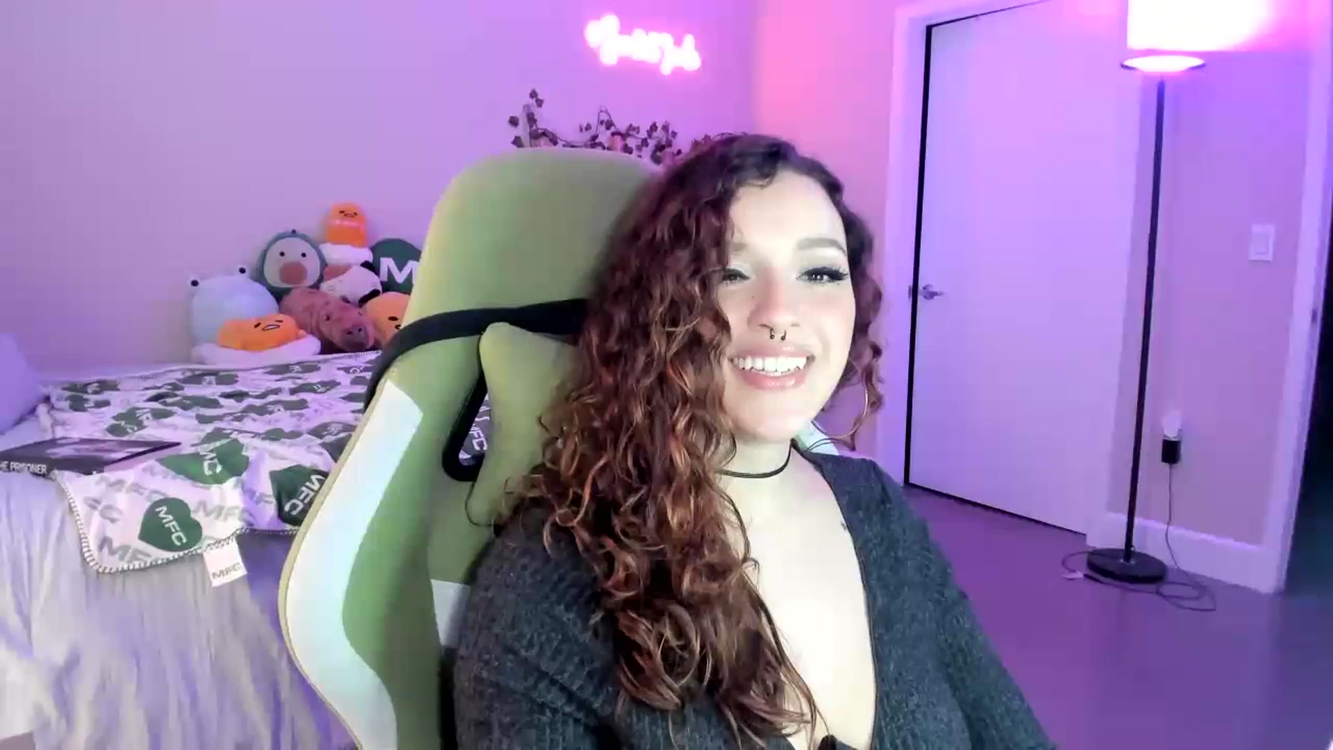 Gallery image thumbnail from GeminiJade69's myfreecams stream on, 07/13/2023, 03:15 image 4 of 20