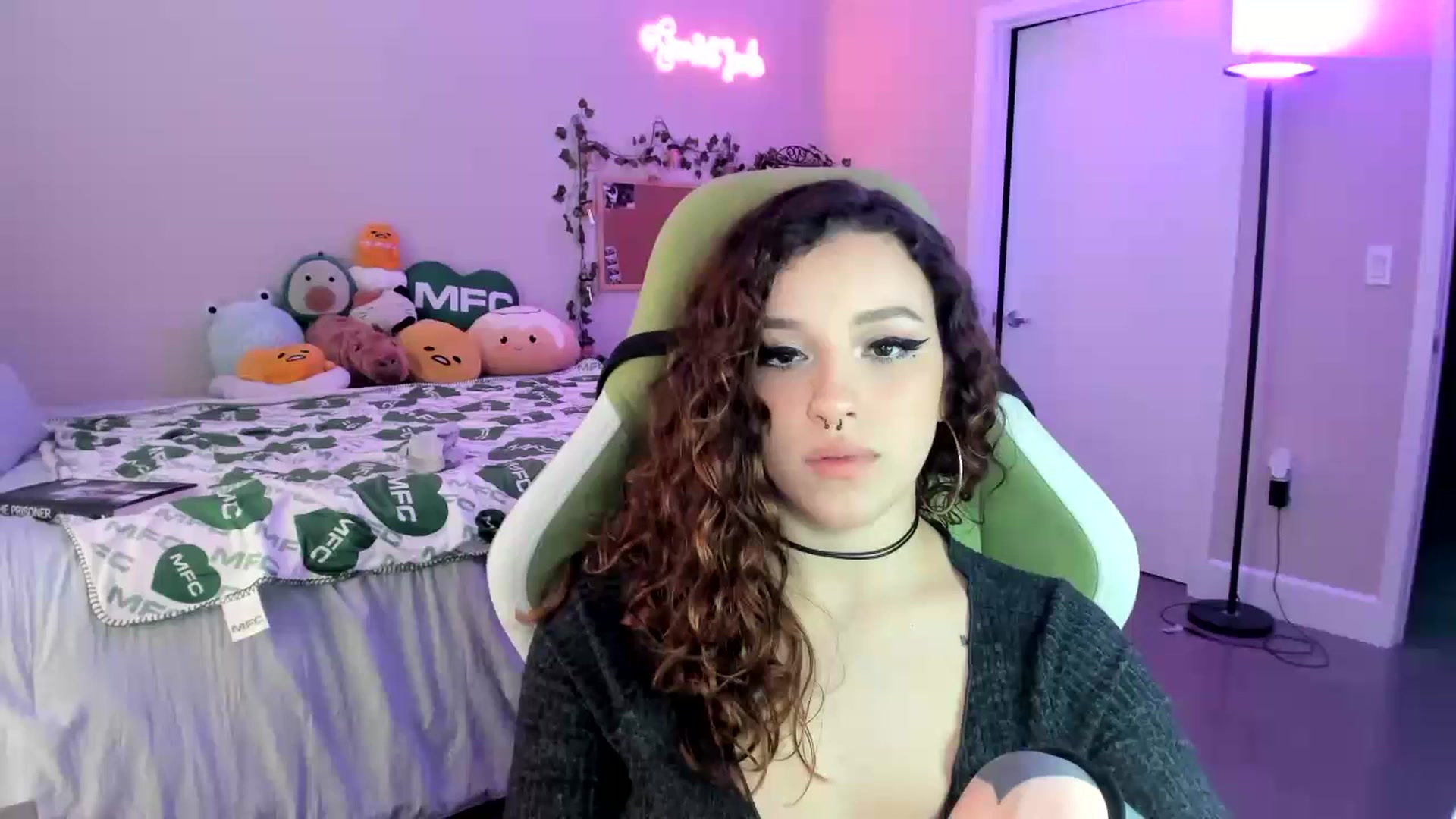 Gallery image thumbnail from GeminiJade69's myfreecams stream on, 07/13/2023, 03:15 image 1 of 20