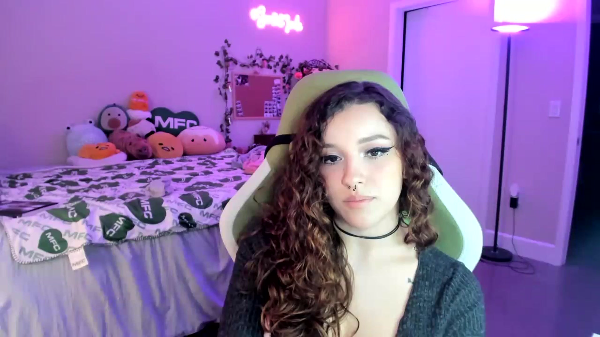 Gallery image thumbnail from GeminiJade69's myfreecams stream on, 07/13/2023, 04:06 image 1 of 20