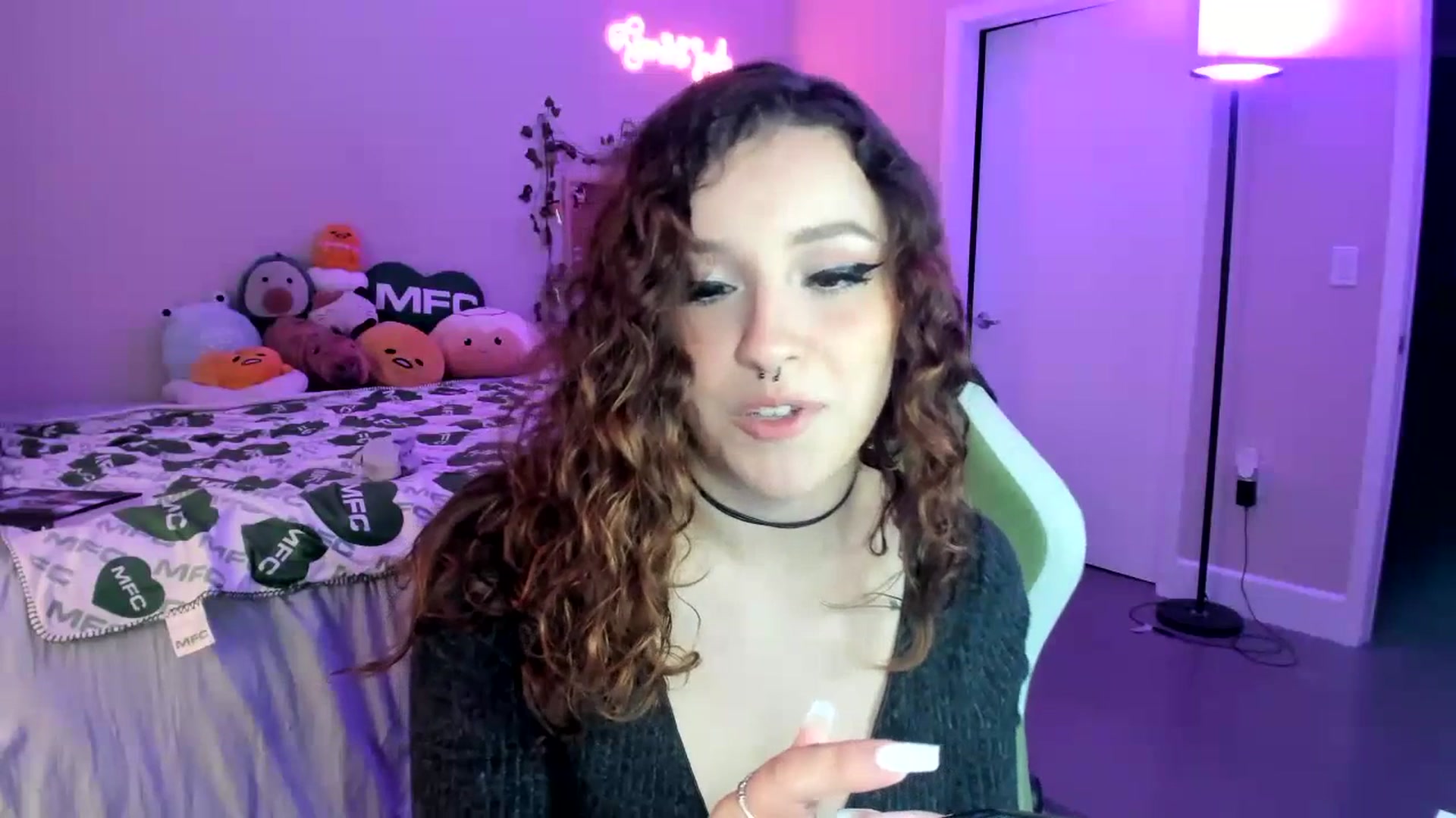 Gallery image thumbnail from GeminiJade69's myfreecams stream on, 07/13/2023, 04:06 image 7 of 20