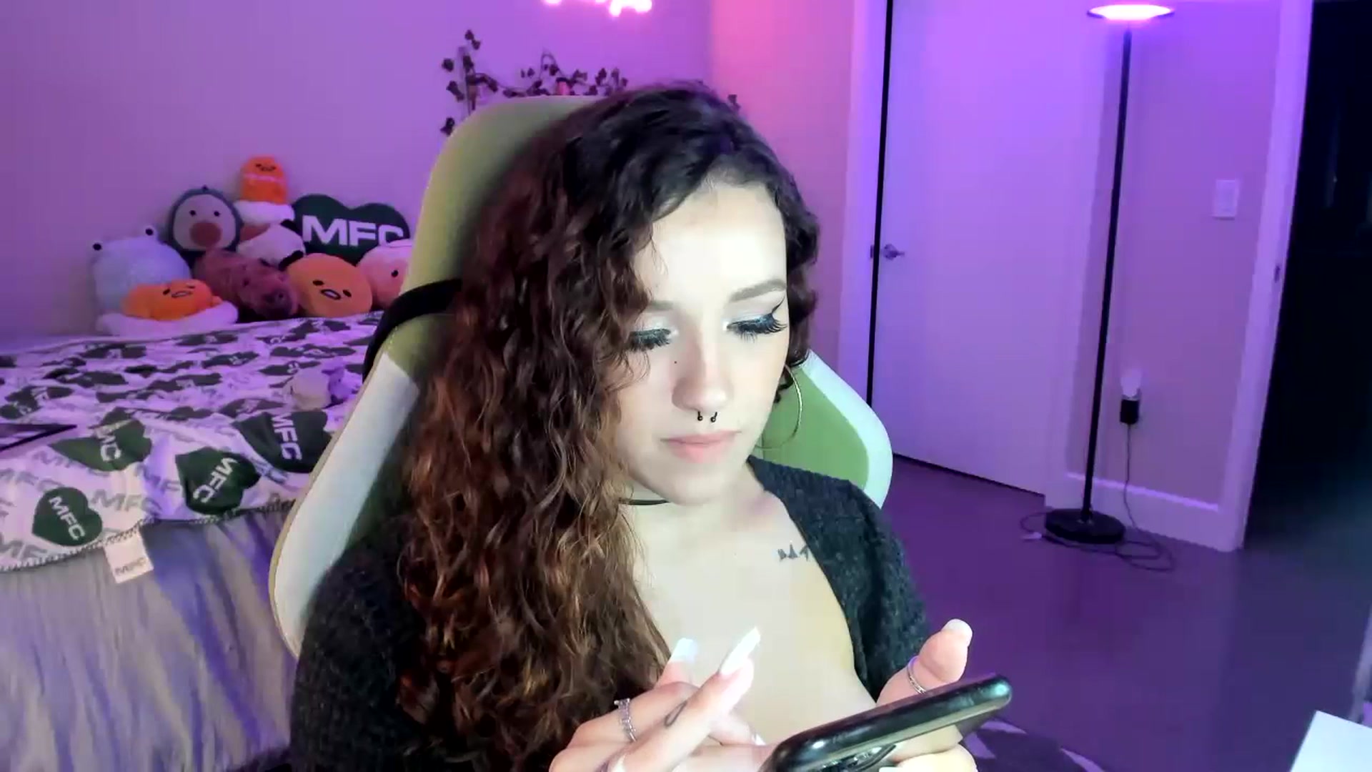 Gallery image thumbnail from GeminiJade69's myfreecams stream on, 07/13/2023, 04:06 image 19 of 20