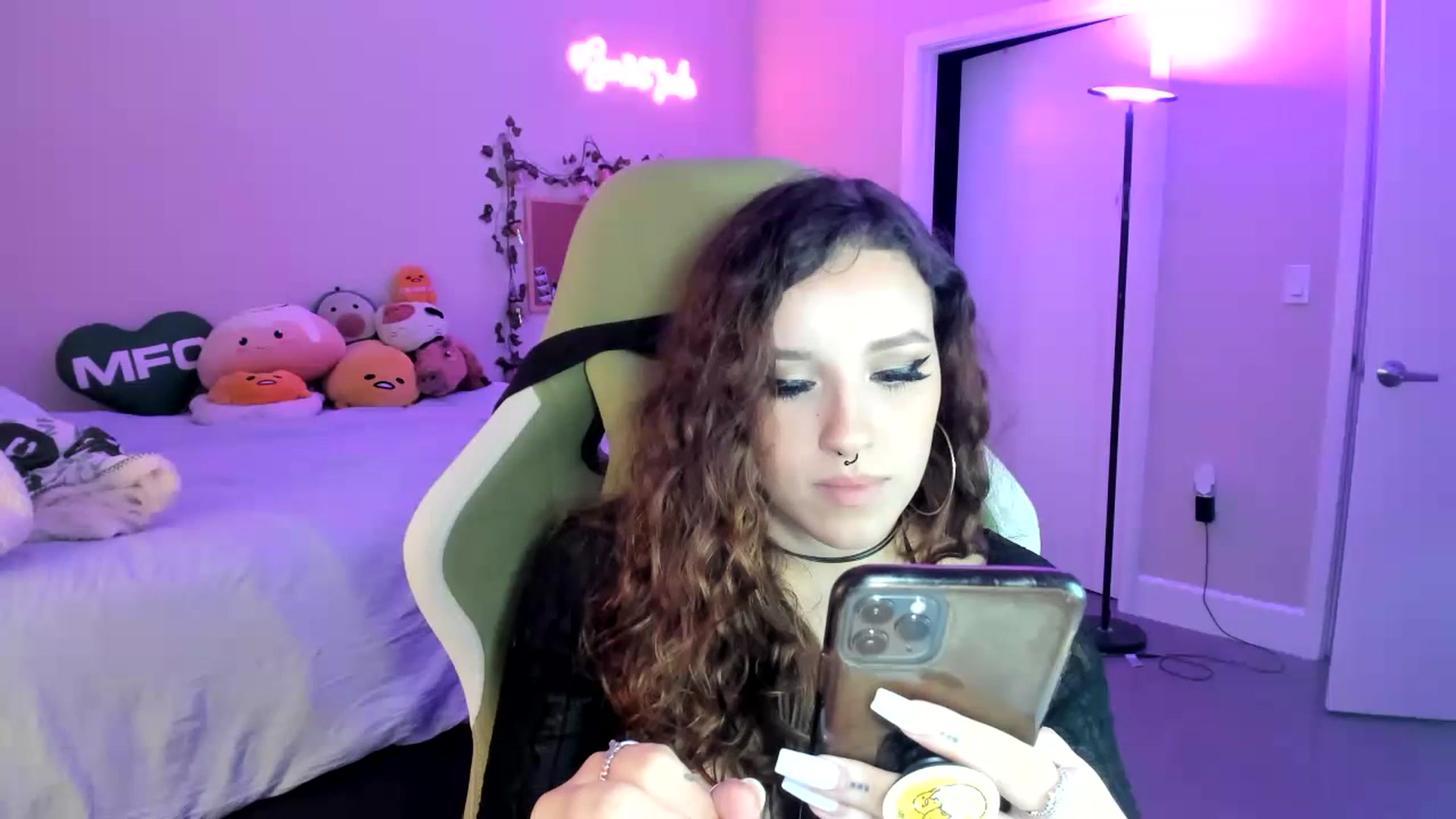 Gallery image thumbnail from GeminiJade69's myfreecams stream on, 07/15/2023, 06:23 image 4 of 20