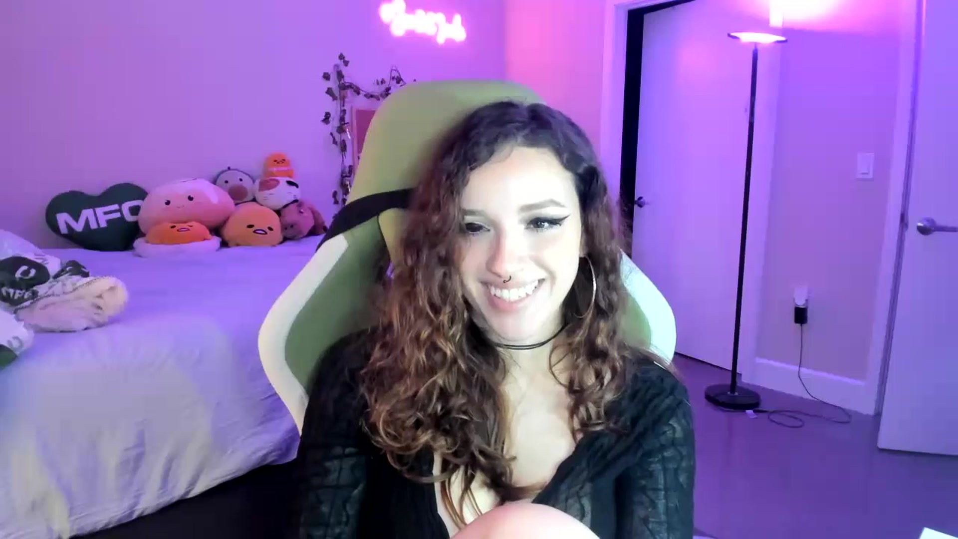 Gallery image thumbnail from GeminiJade69's myfreecams stream on, 07/15/2023, 06:23 image 10 of 20