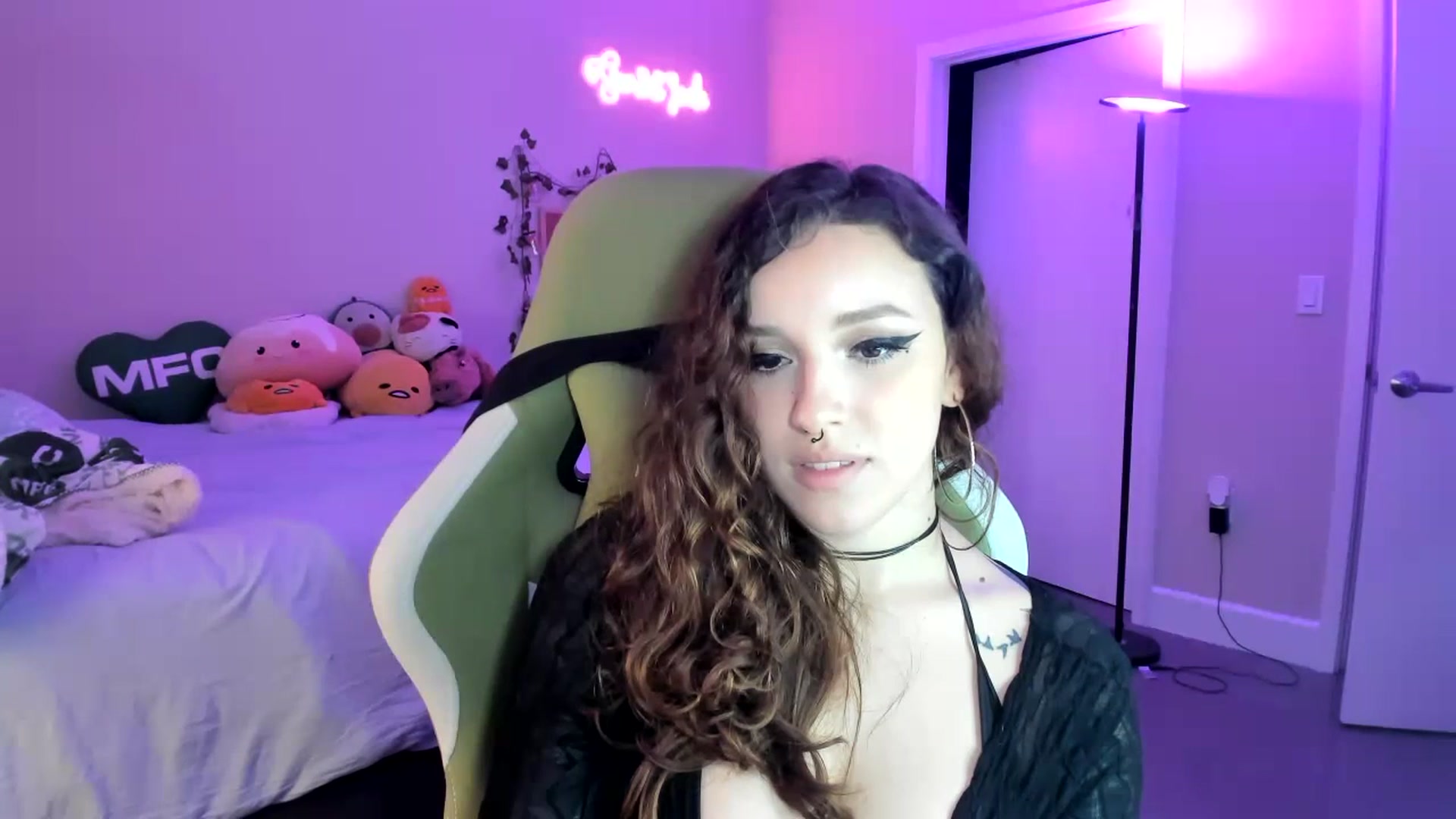 Gallery image thumbnail from GeminiJade69's myfreecams stream on, 07/15/2023, 06:23 image 11 of 20