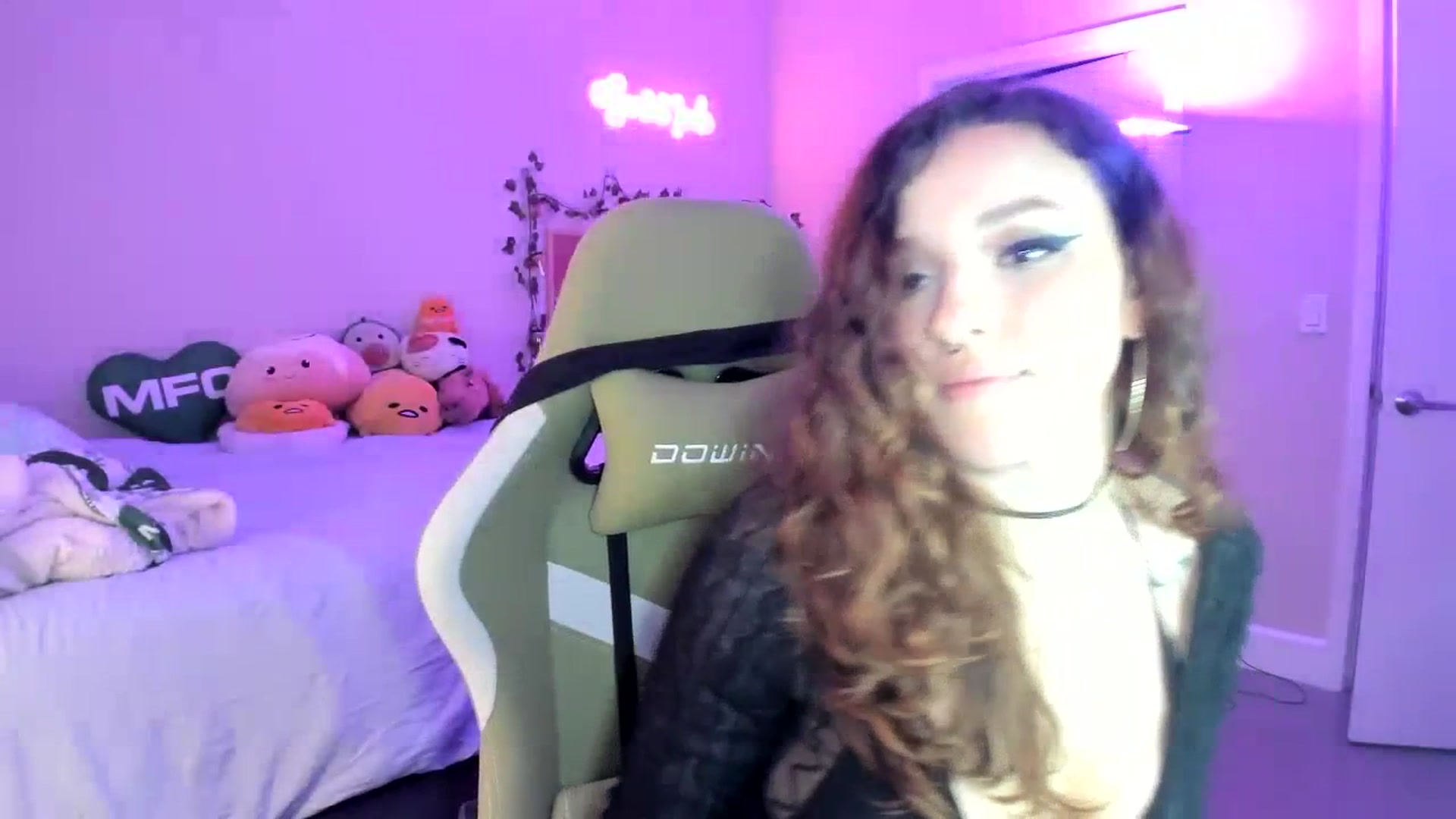 Gallery image thumbnail from GeminiJade69's myfreecams stream on, 07/15/2023, 06:23 image 13 of 20