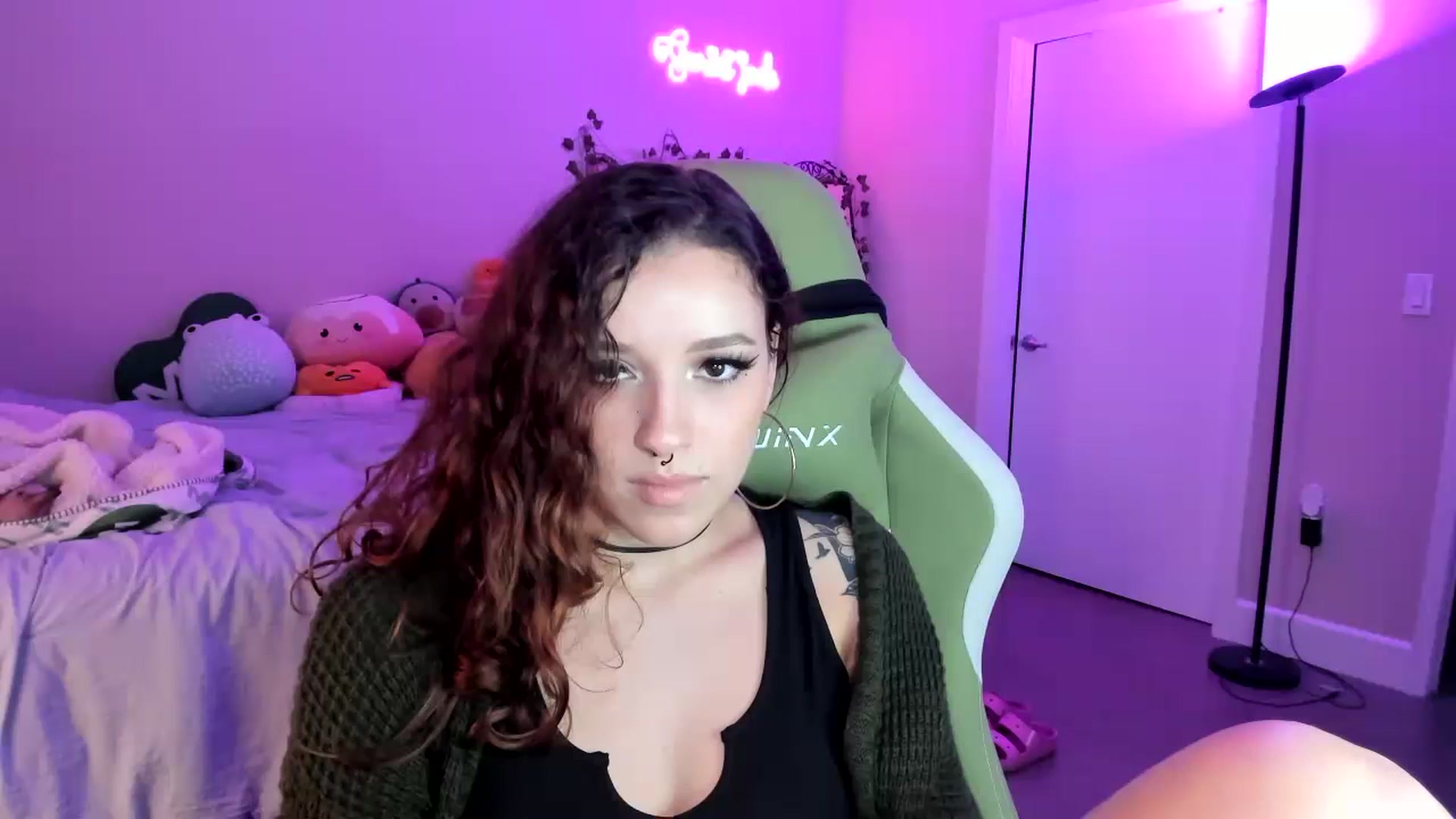 Gallery image thumbnail from GeminiJade69's myfreecams stream on, 07/16/2023, 04:09 image 4 of 20