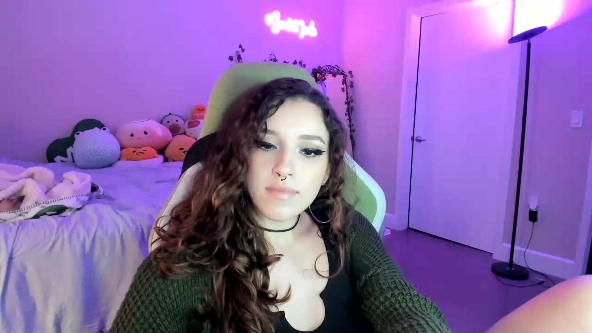 Gallery image thumbnail from GeminiJade69's myfreecams stream on, 07/16/2023, 04:09 image 1 of 20