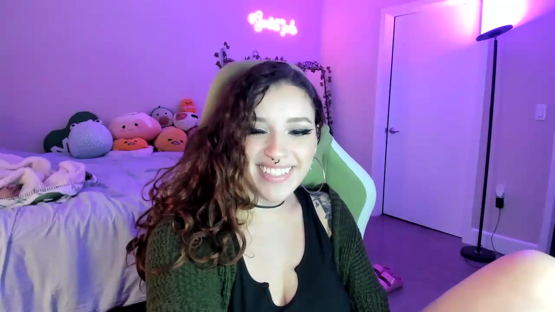 Gallery image thumbnail from GeminiJade69's myfreecams stream on, 07/16/2023, 04:09 image 2 of 20