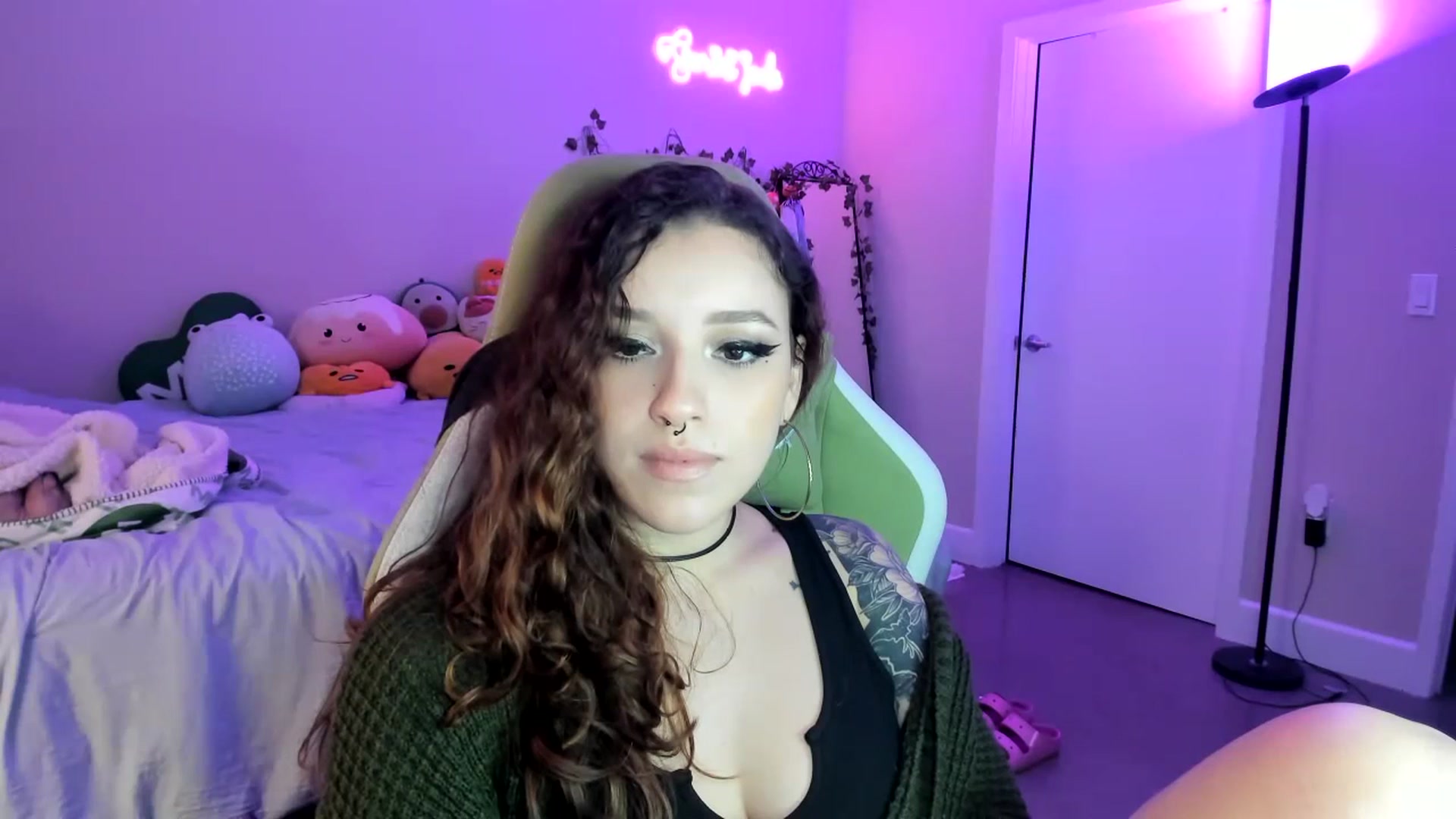 Gallery image thumbnail from GeminiJade69's myfreecams stream on, 07/16/2023, 04:09 image 8 of 20