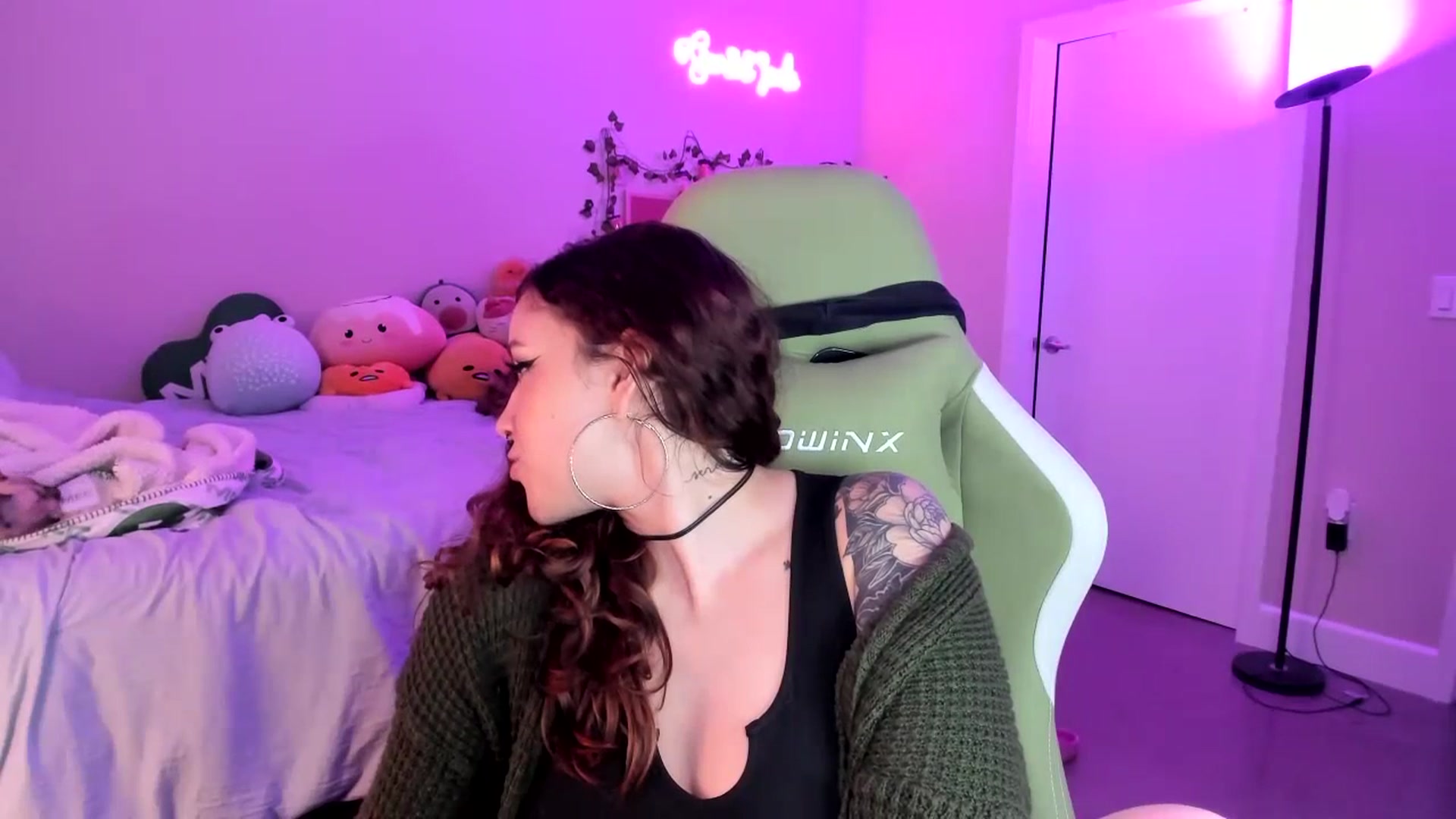 Gallery image thumbnail from GeminiJade69's myfreecams stream on, 07/16/2023, 04:09 image 13 of 20