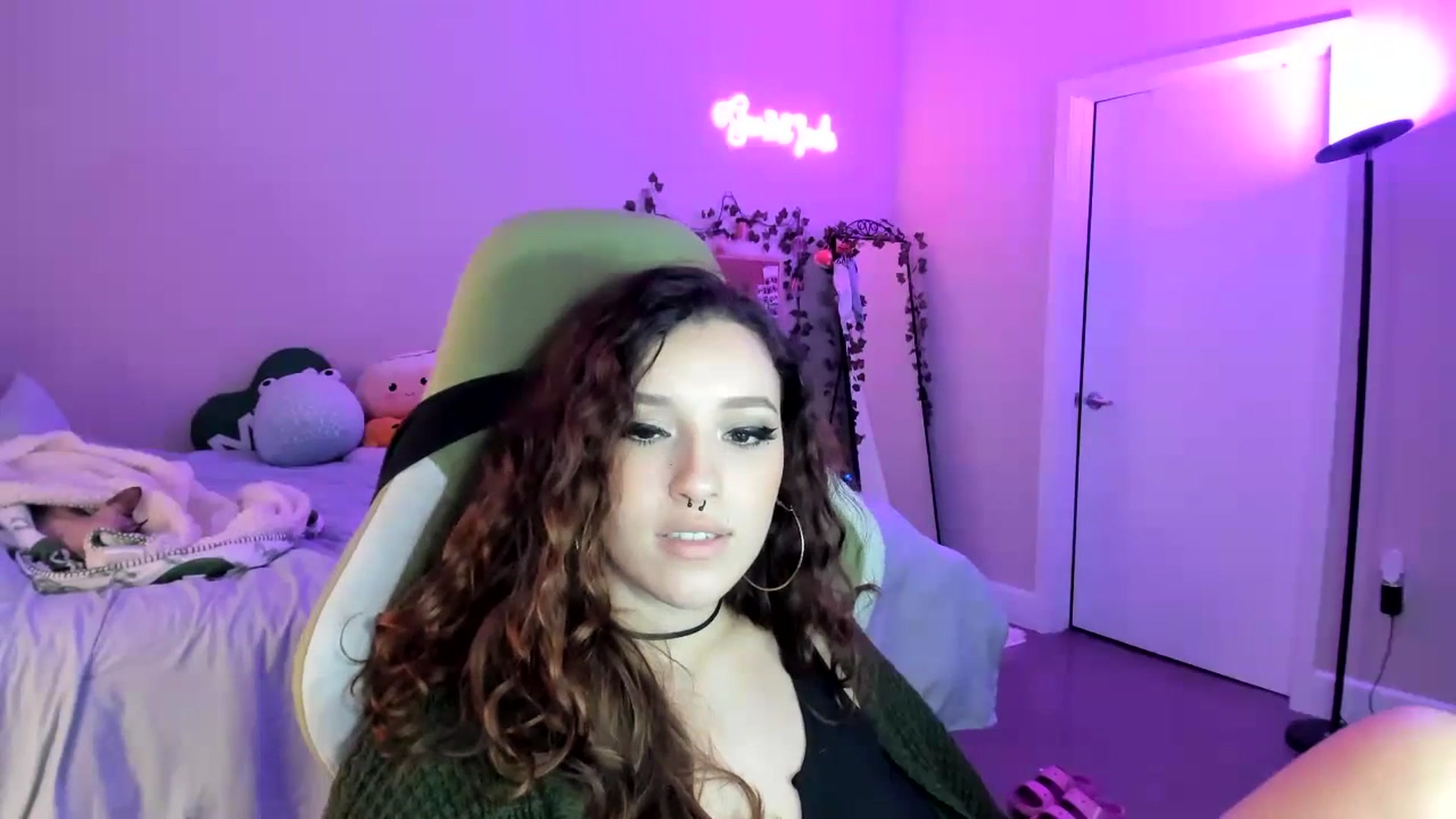 Gallery image thumbnail from GeminiJade69's myfreecams stream on, 07/16/2023, 05:43 image 9 of 20