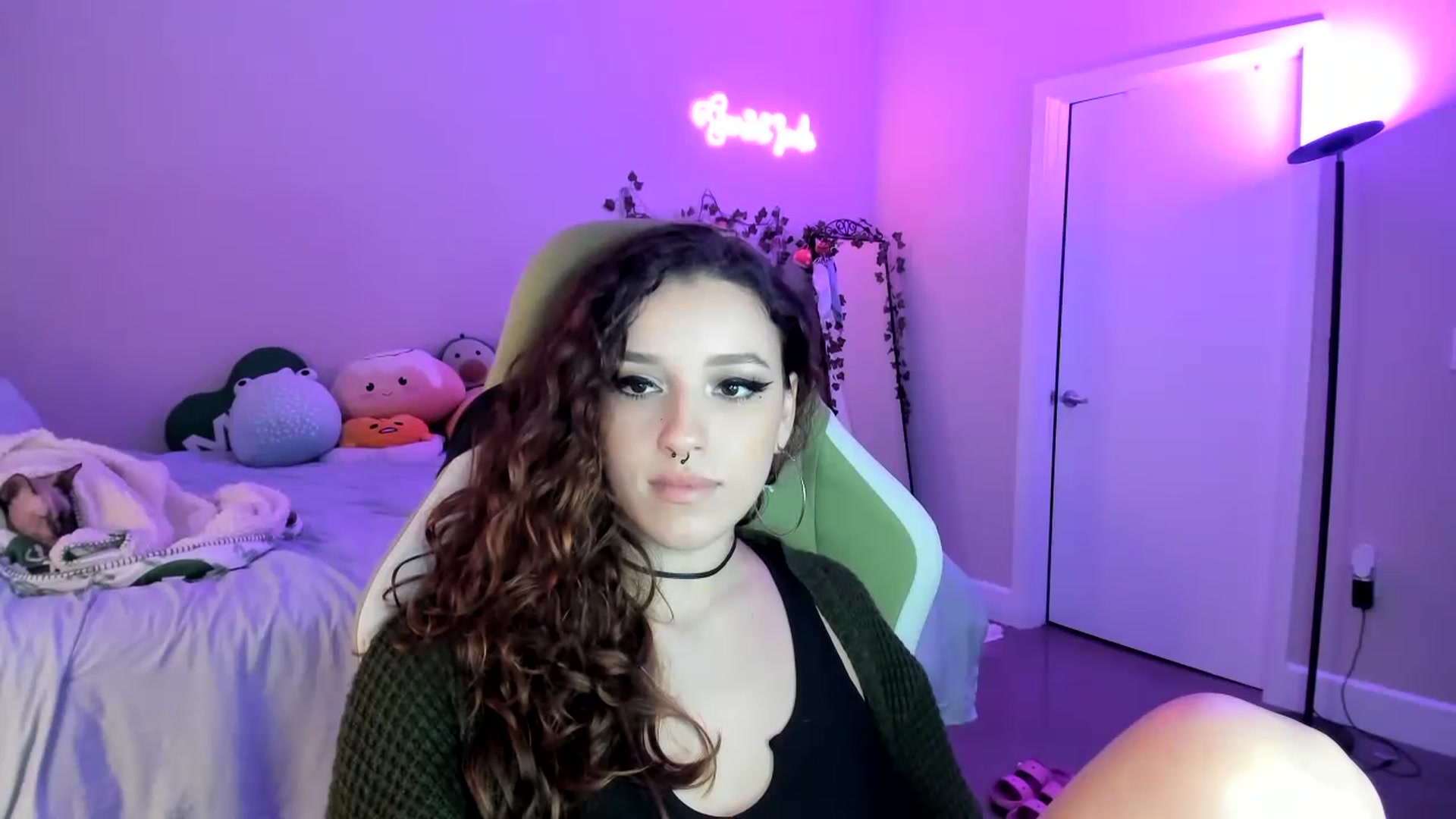 Gallery image thumbnail from GeminiJade69's myfreecams stream on, 07/16/2023, 05:43 image 4 of 20