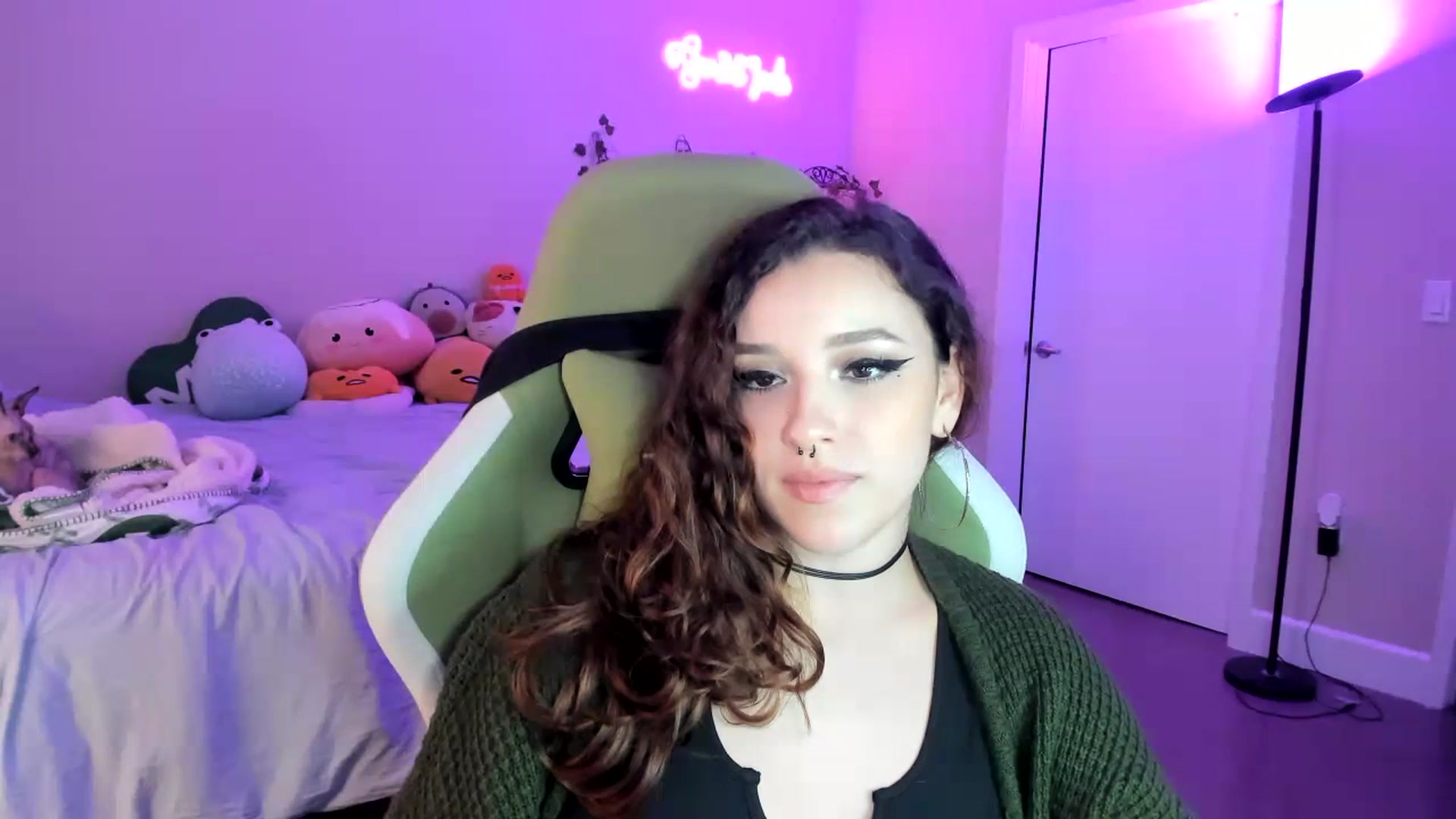 Gallery image thumbnail from GeminiJade69's myfreecams stream on, 07/16/2023, 05:43 image 2 of 20
