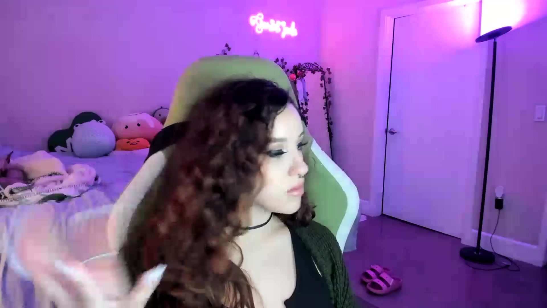 Gallery image thumbnail from GeminiJade69's myfreecams stream on, 07/16/2023, 05:43 image 1 of 20