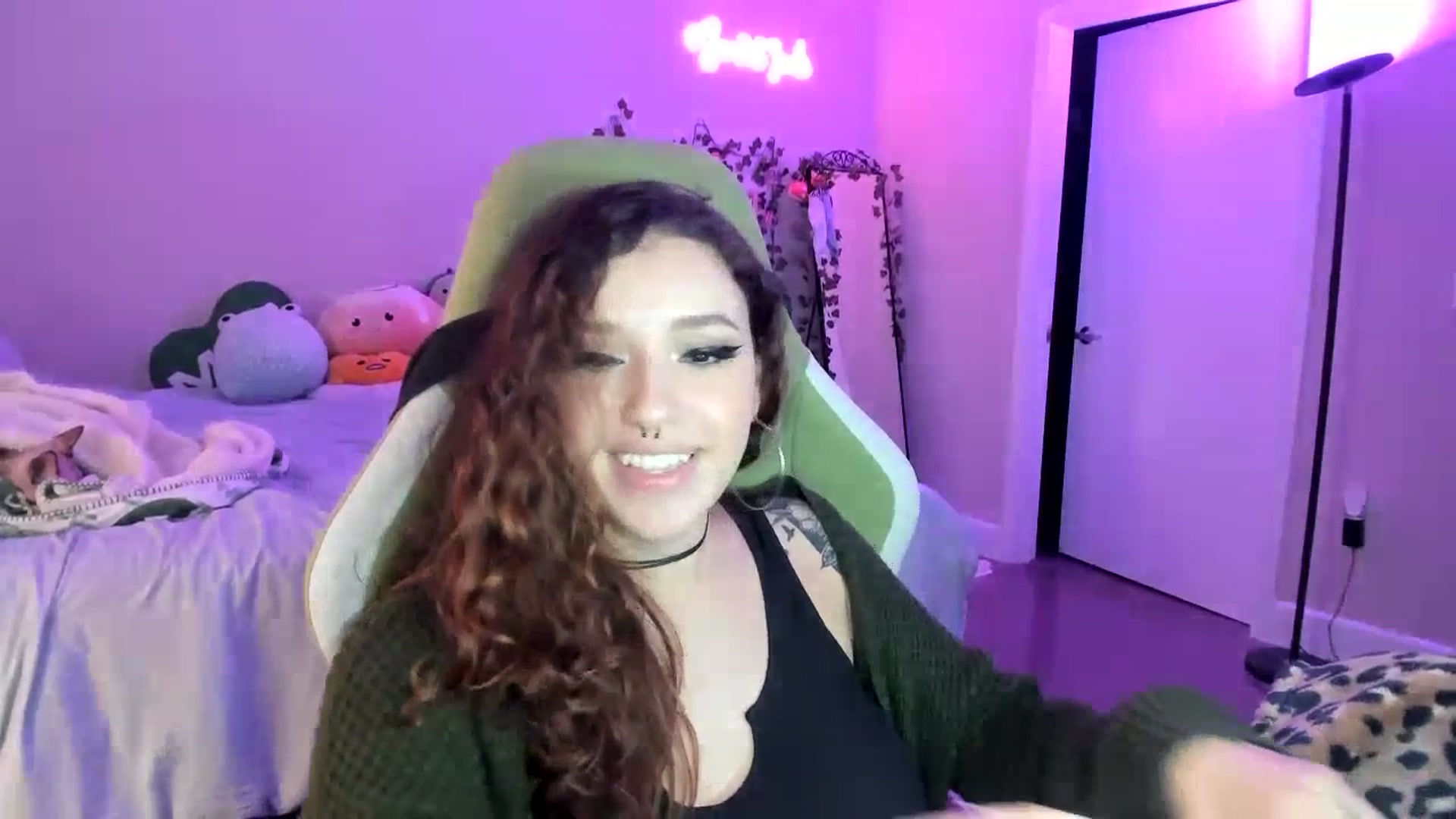 Gallery image thumbnail from GeminiJade69's myfreecams stream on, 07/16/2023, 05:43 image 13 of 20
