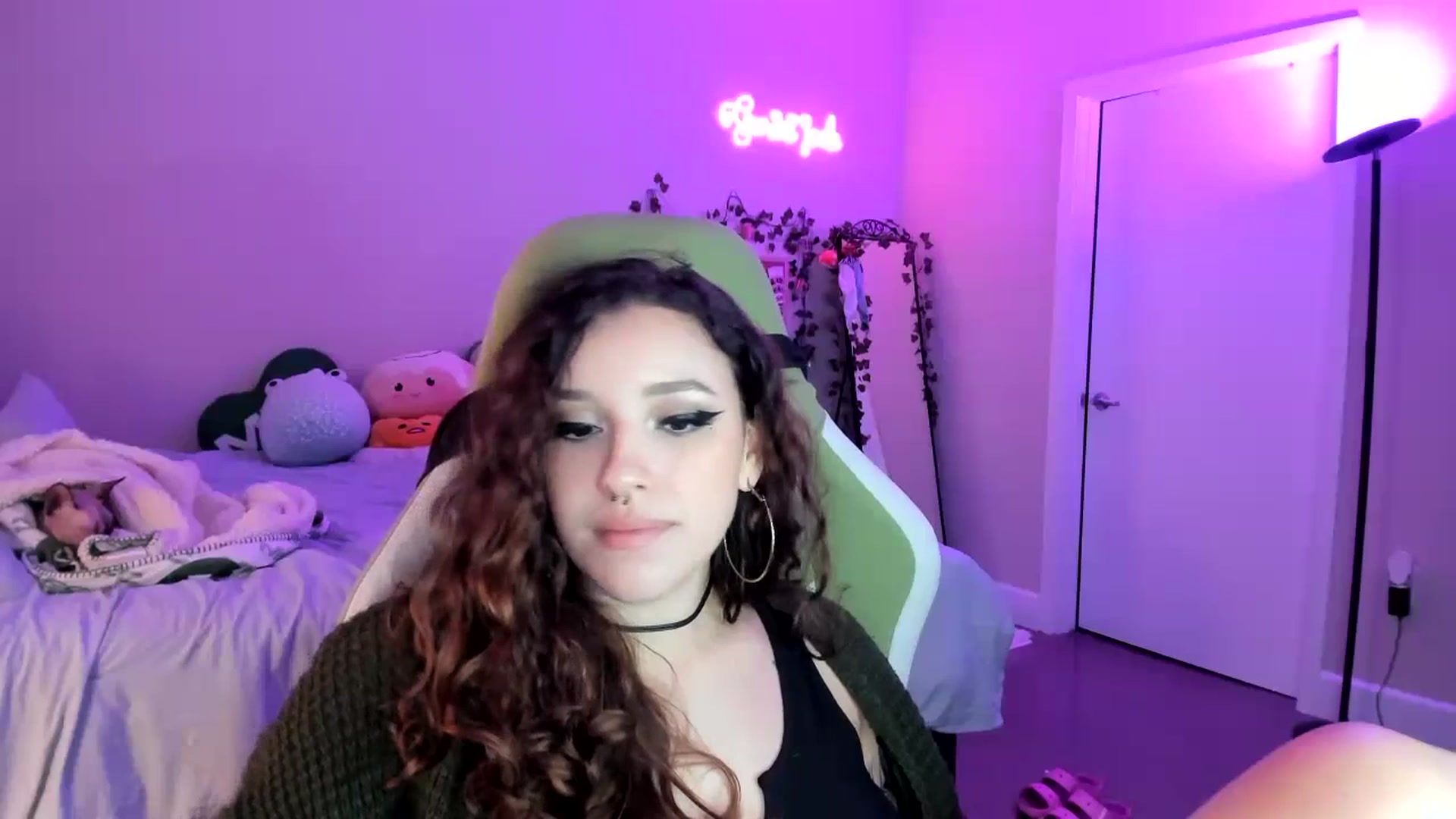 Gallery image thumbnail from GeminiJade69's myfreecams stream on, 07/16/2023, 05:43 image 7 of 20