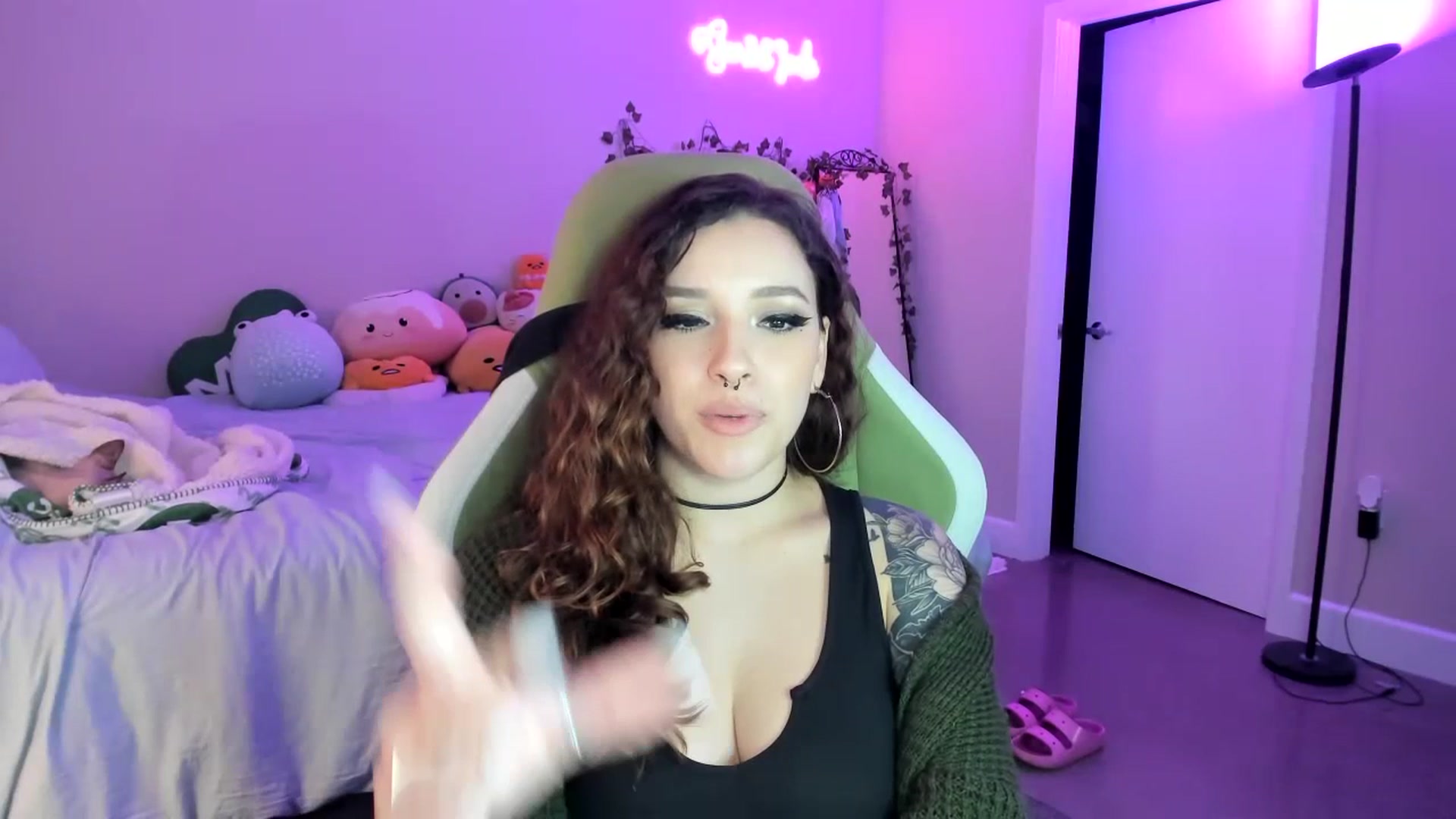 Gallery image thumbnail from GeminiJade69's myfreecams stream on, 07/16/2023, 05:43 image 19 of 20