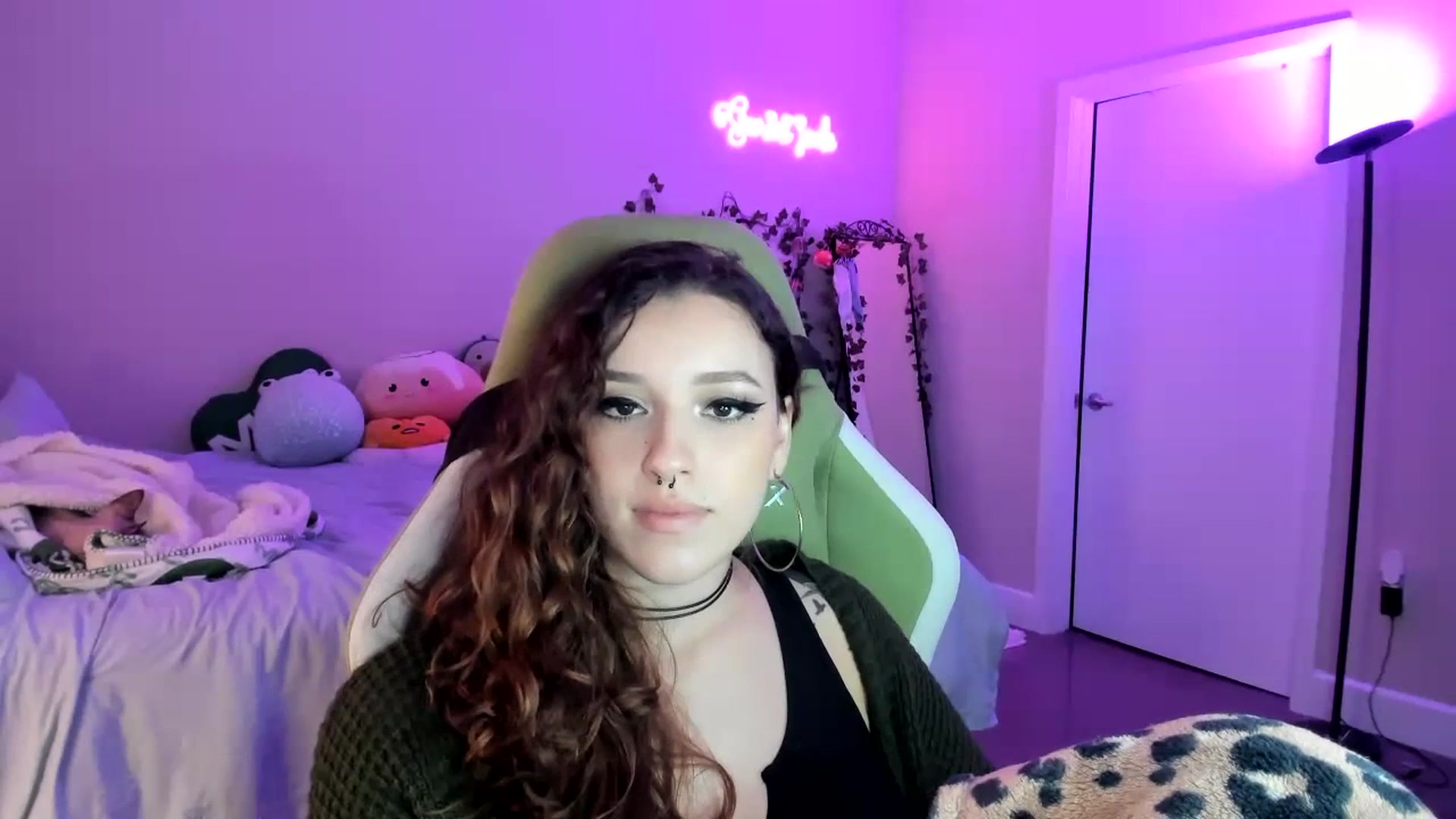 Gallery image thumbnail from GeminiJade69's myfreecams stream on, 07/16/2023, 05:43 image 10 of 20