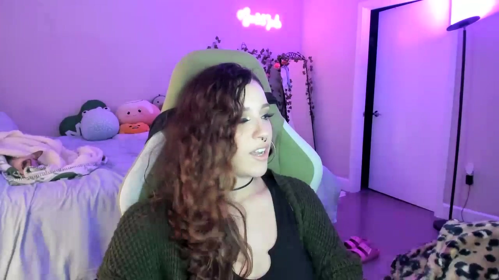 Gallery image thumbnail from GeminiJade69's myfreecams stream on, 07/16/2023, 05:43 image 14 of 20