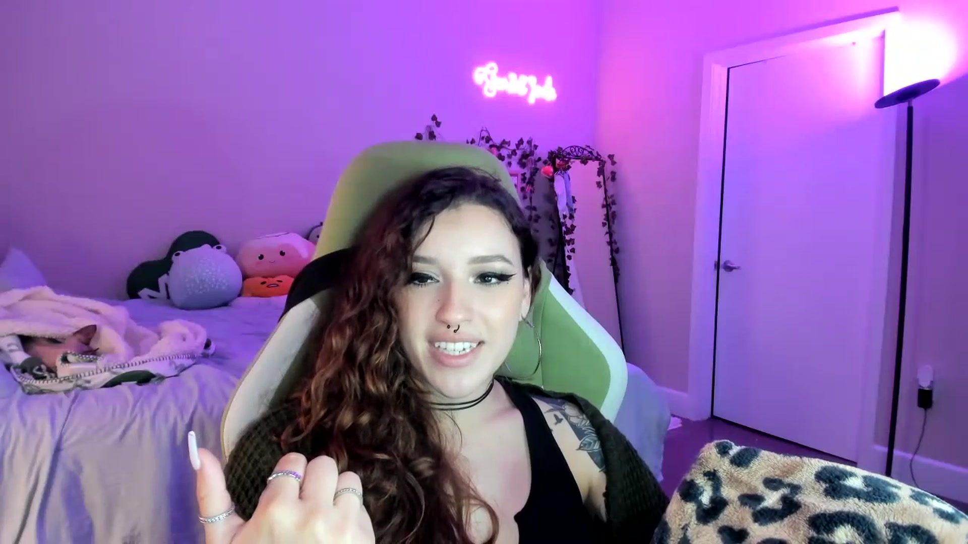 Gallery image thumbnail from GeminiJade69's myfreecams stream on, 07/16/2023, 05:43 image 11 of 20