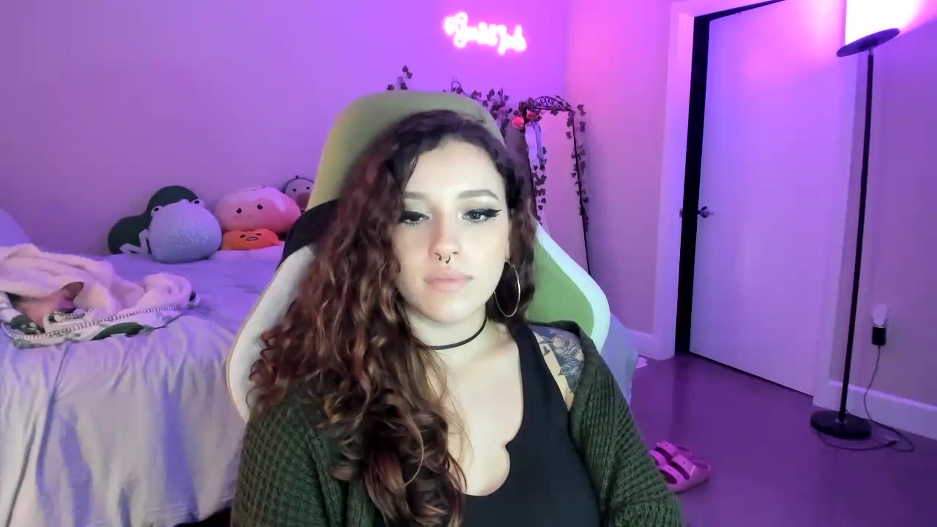 Gallery image thumbnail from GeminiJade69's myfreecams stream on, 07/16/2023, 05:43 image 16 of 20