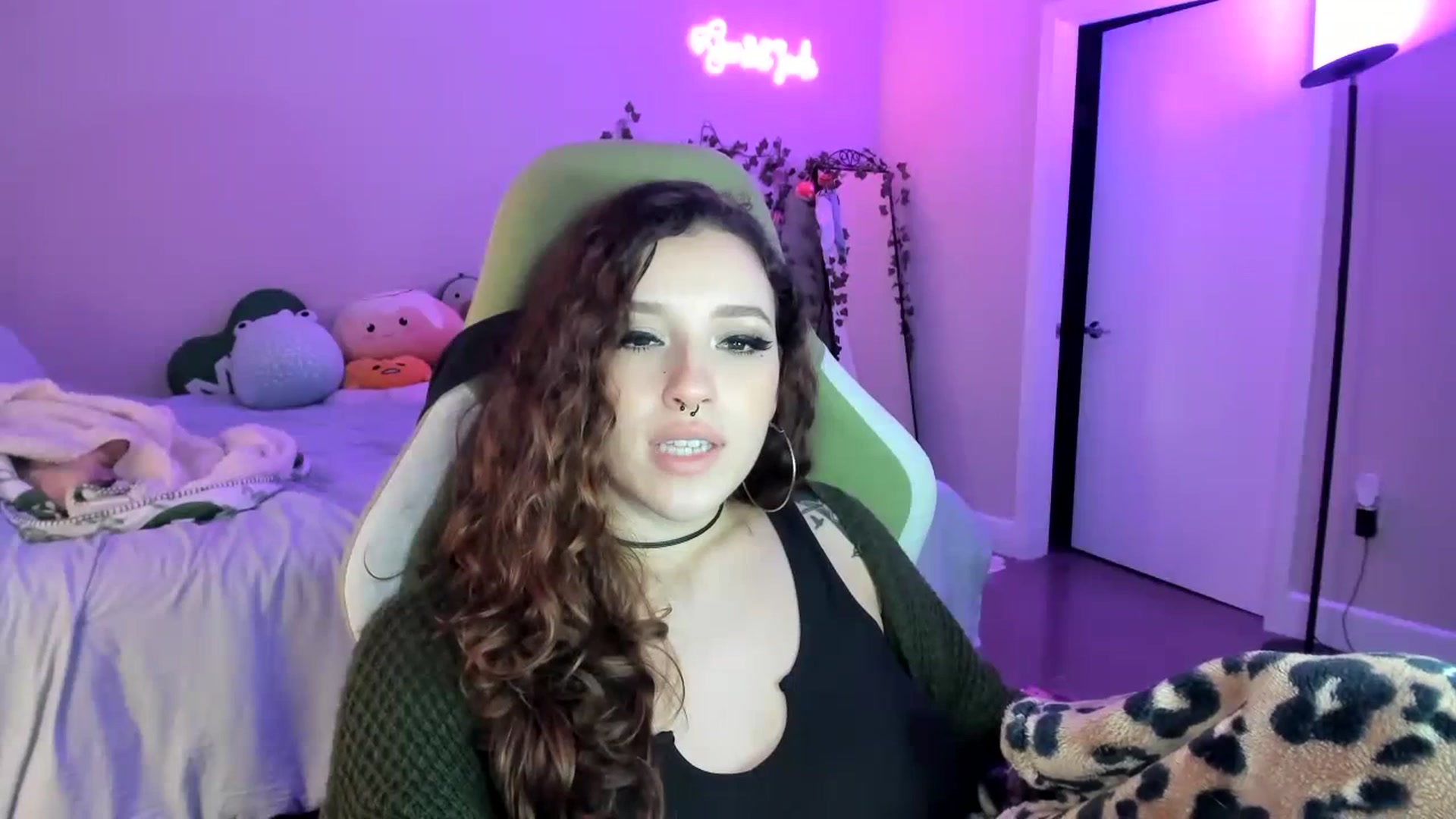 Gallery image thumbnail from GeminiJade69's myfreecams stream on, 07/16/2023, 05:43 image 15 of 20