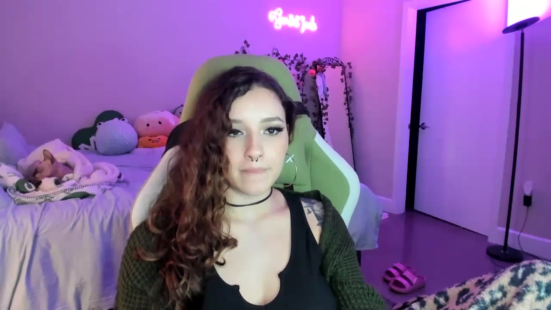 Gallery image thumbnail from GeminiJade69's myfreecams stream on, 07/16/2023, 06:32 image 7 of 20