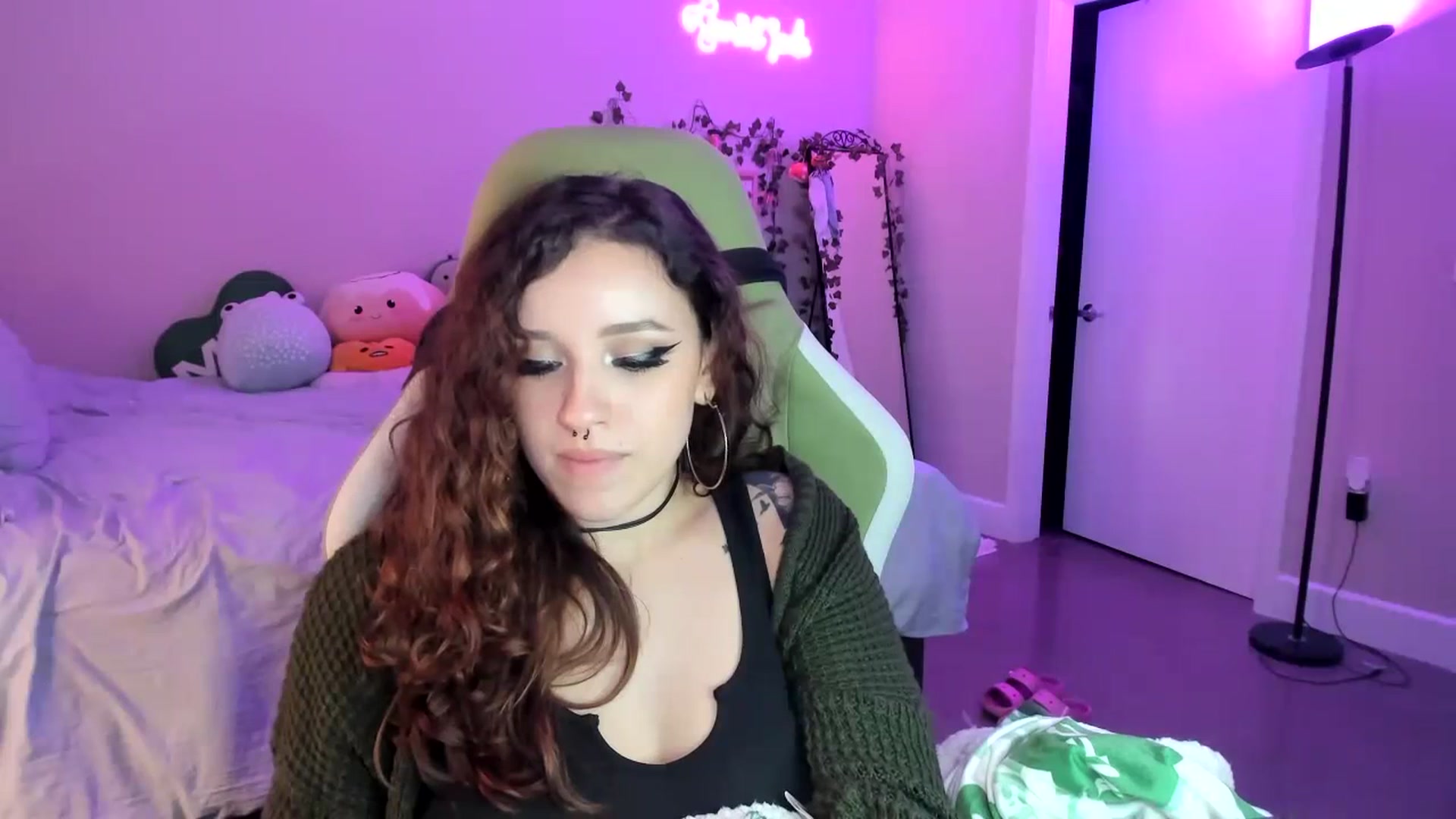 Gallery image thumbnail from GeminiJade69's myfreecams stream on, 07/16/2023, 06:32 image 17 of 20