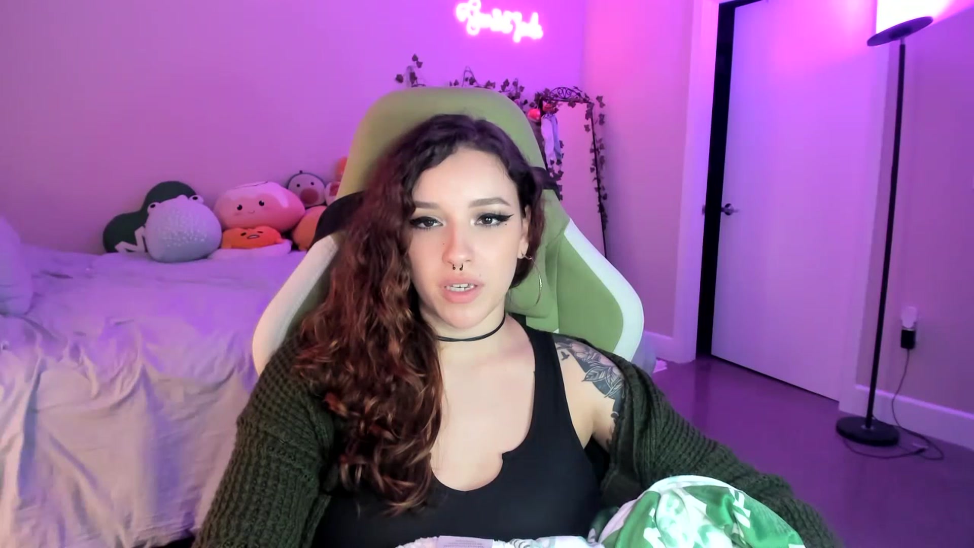Gallery image thumbnail from GeminiJade69's myfreecams stream on, 07/16/2023, 06:32 image 12 of 20