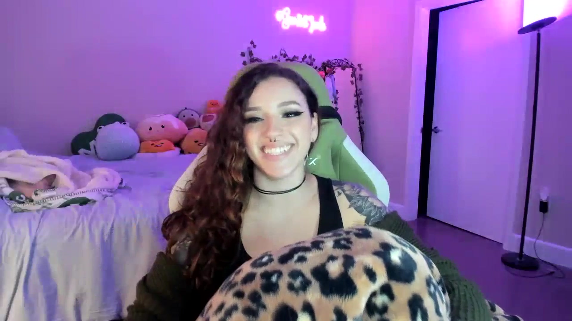 Gallery image thumbnail from GeminiJade69's myfreecams stream on, 07/16/2023, 06:32 image 2 of 20