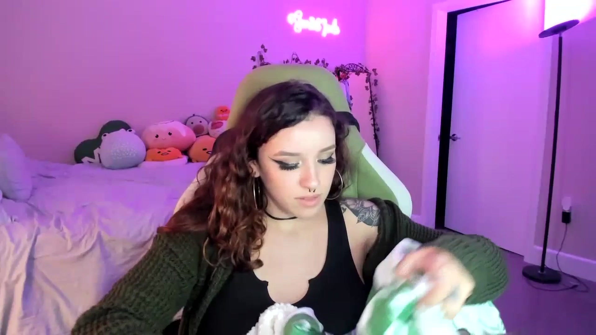 Gallery image thumbnail from GeminiJade69's myfreecams stream on, 07/16/2023, 06:32 image 11 of 20