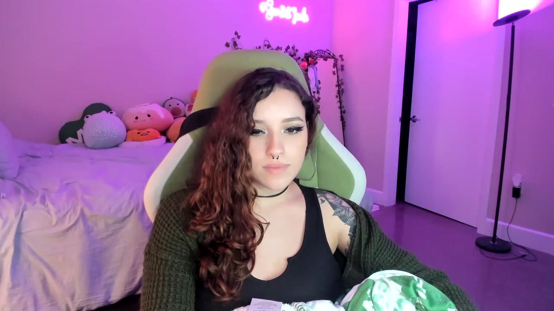 Gallery image thumbnail from GeminiJade69's myfreecams stream on, 07/16/2023, 06:32 image 13 of 20