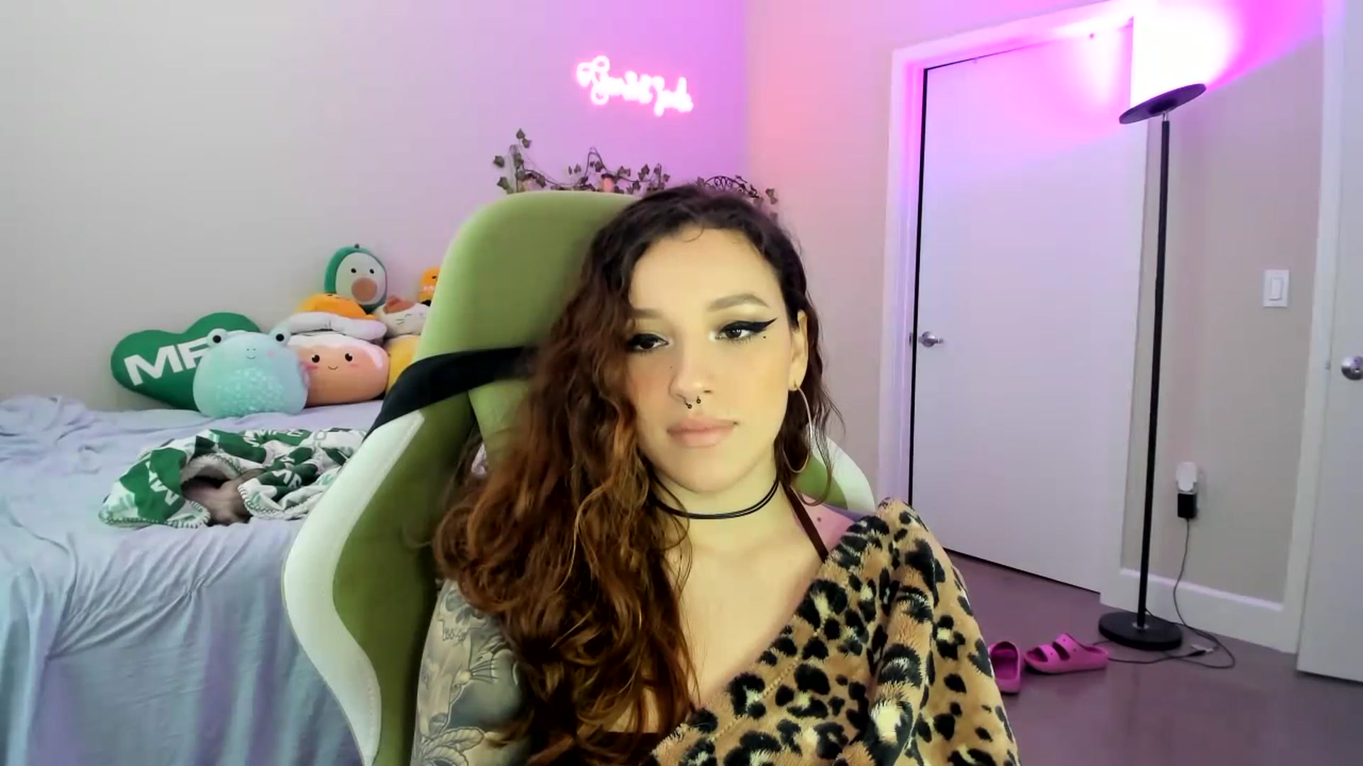 Gallery image thumbnail from GeminiJade69's myfreecams stream on, 07/17/2023, 23:38 image 14 of 20