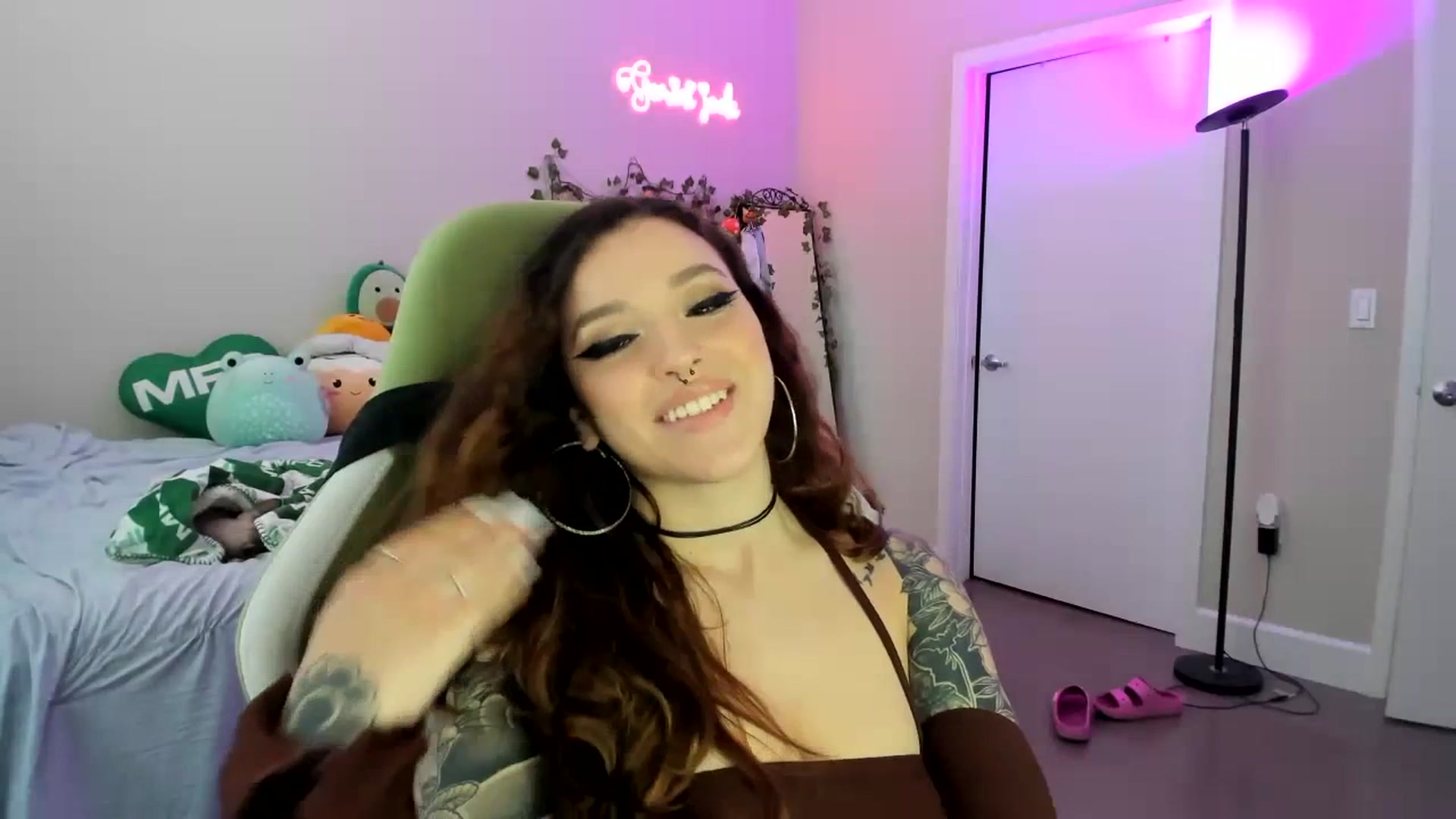 Gallery image thumbnail from GeminiJade69's myfreecams stream on, 07/17/2023, 23:38 image 6 of 20